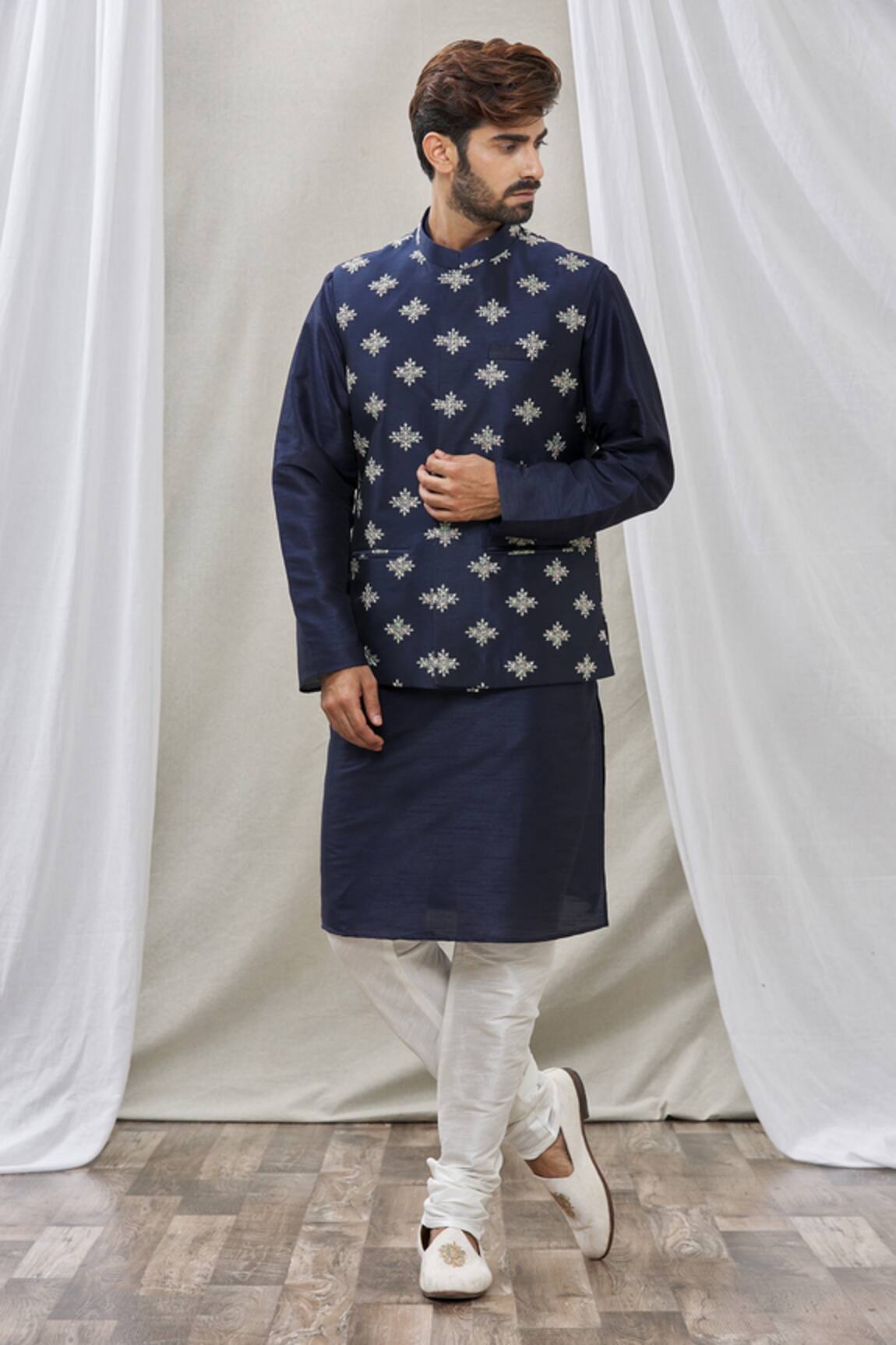 Rng Safawala Embroidered Bundi & Kurta Set 