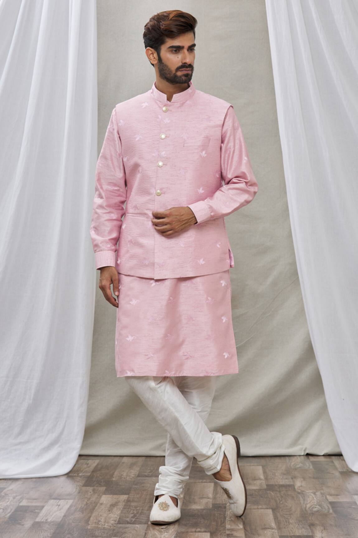 Rng Safawala Embroidered Bundi & Kurta Set 