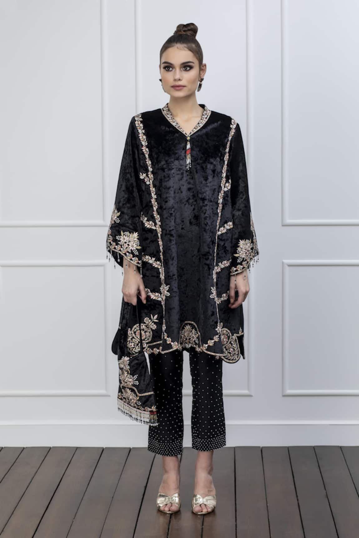 Shian Zari Embroidered Kurta & Pant Set