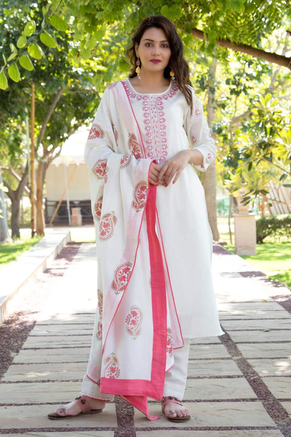 Missprint Resham Embroidered Kurta Set