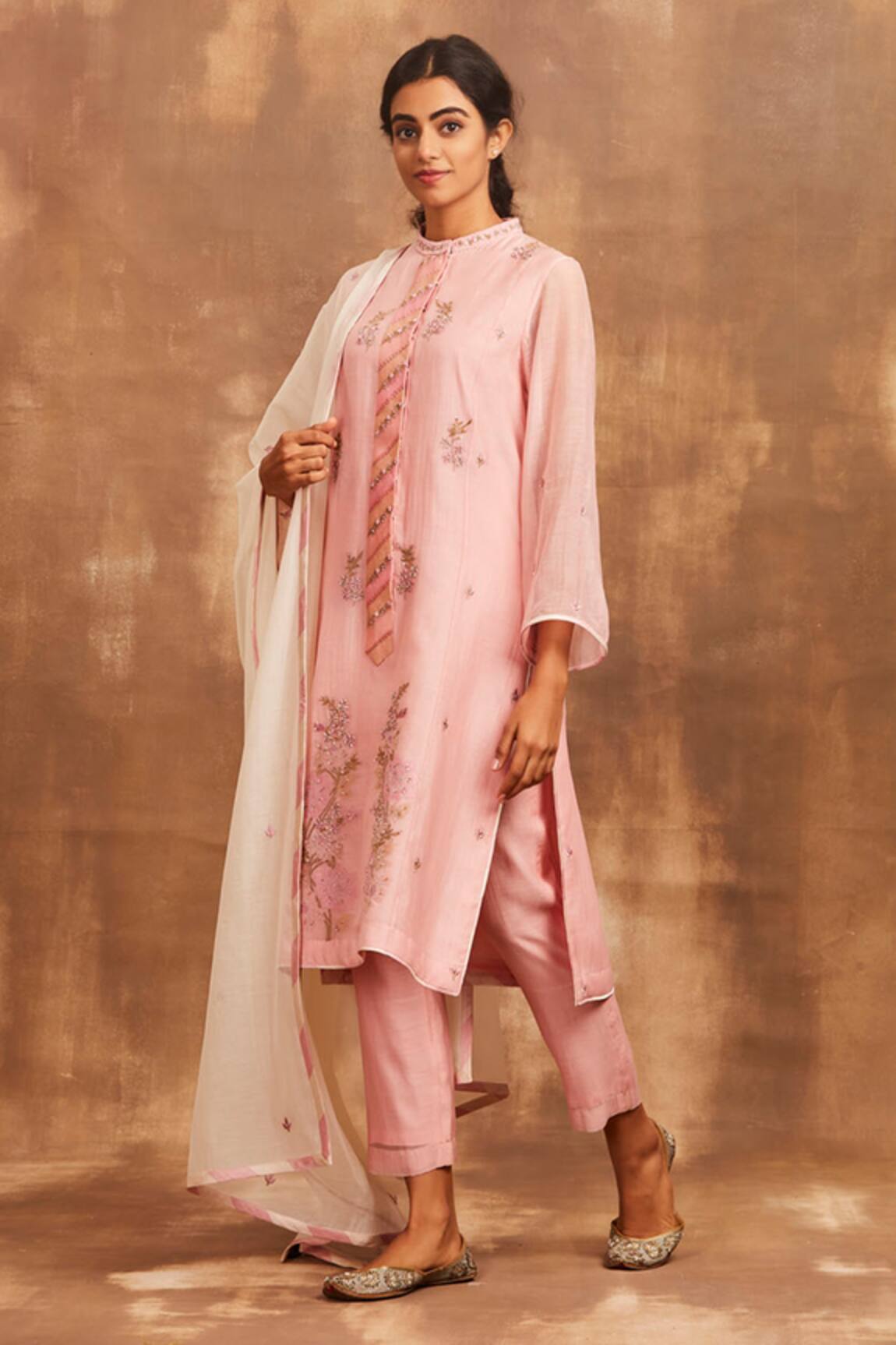 Sue Mue Embroidered Kurta Set
