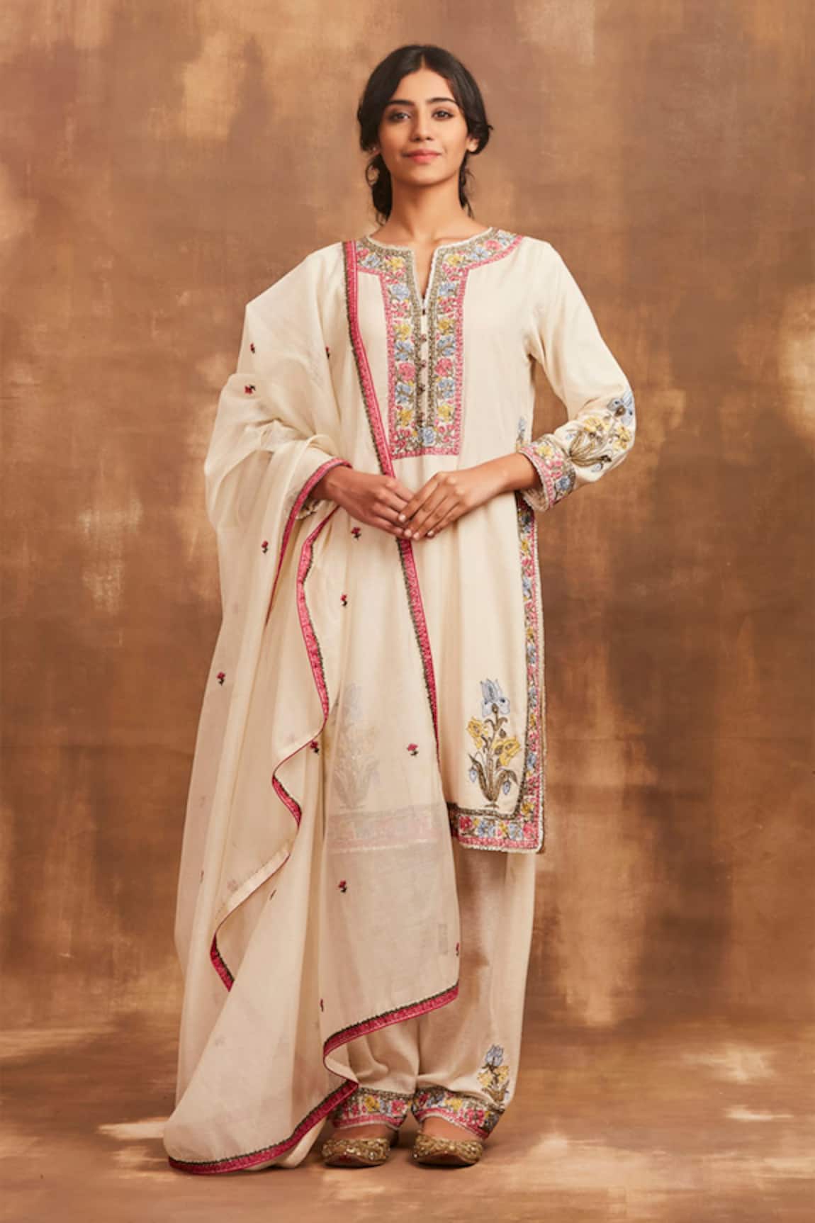Sue Mue Embroidered Kurta Set