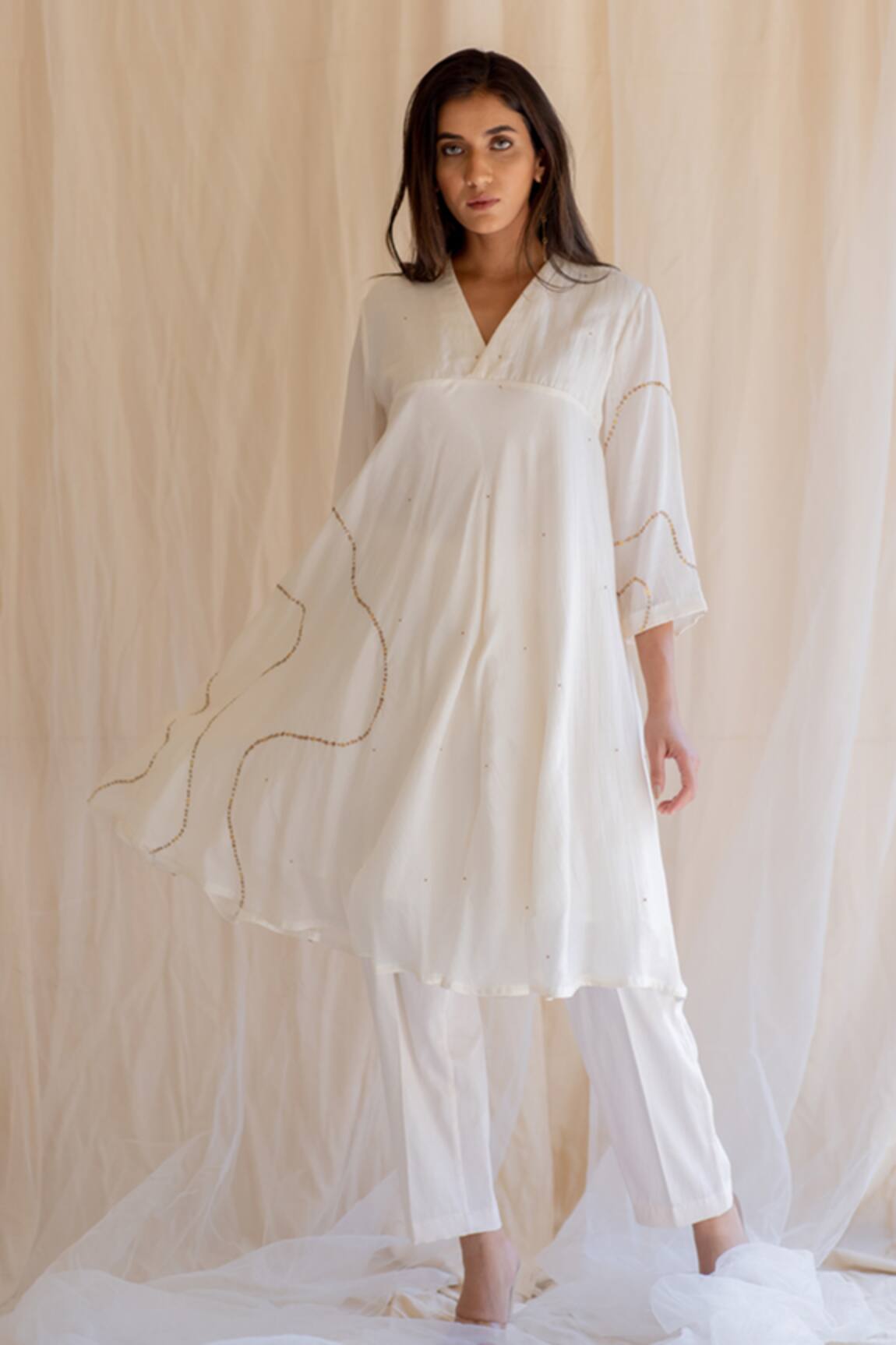 Nirjara Embroidered Pant & Kurta Set 