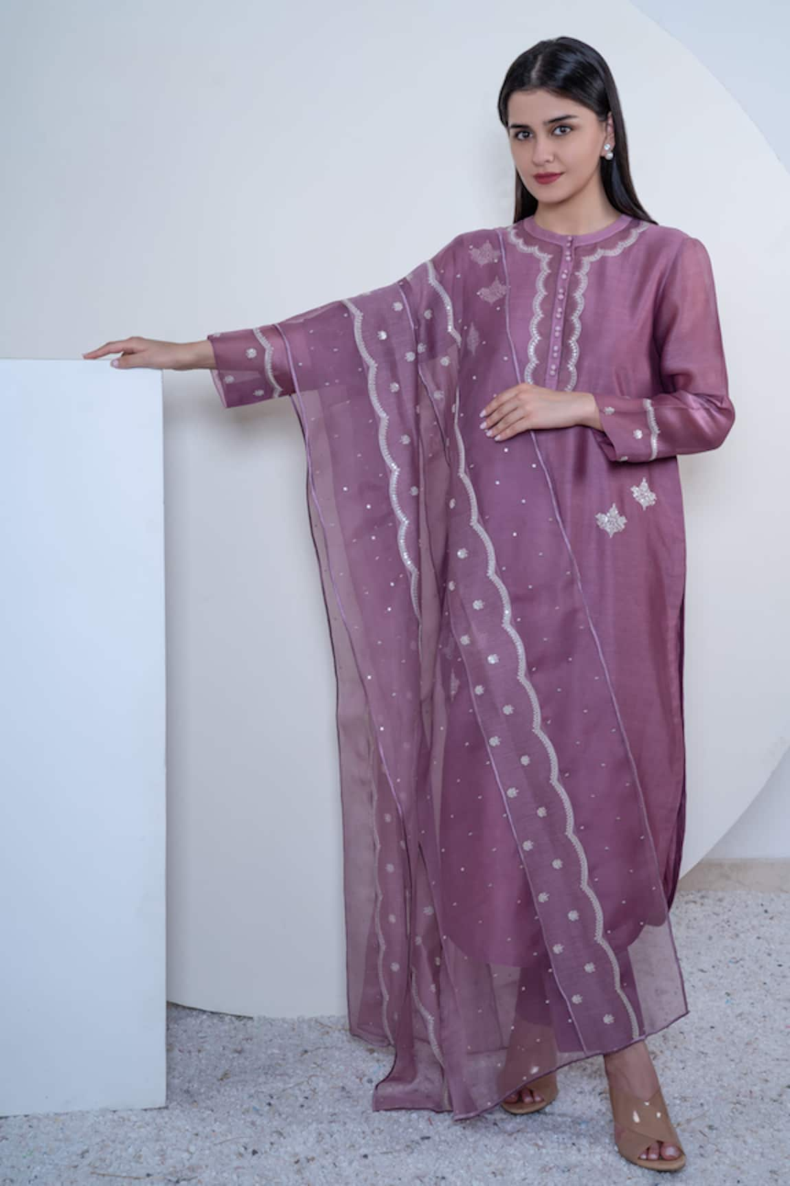 Sravanti Embroidered Kurta Set