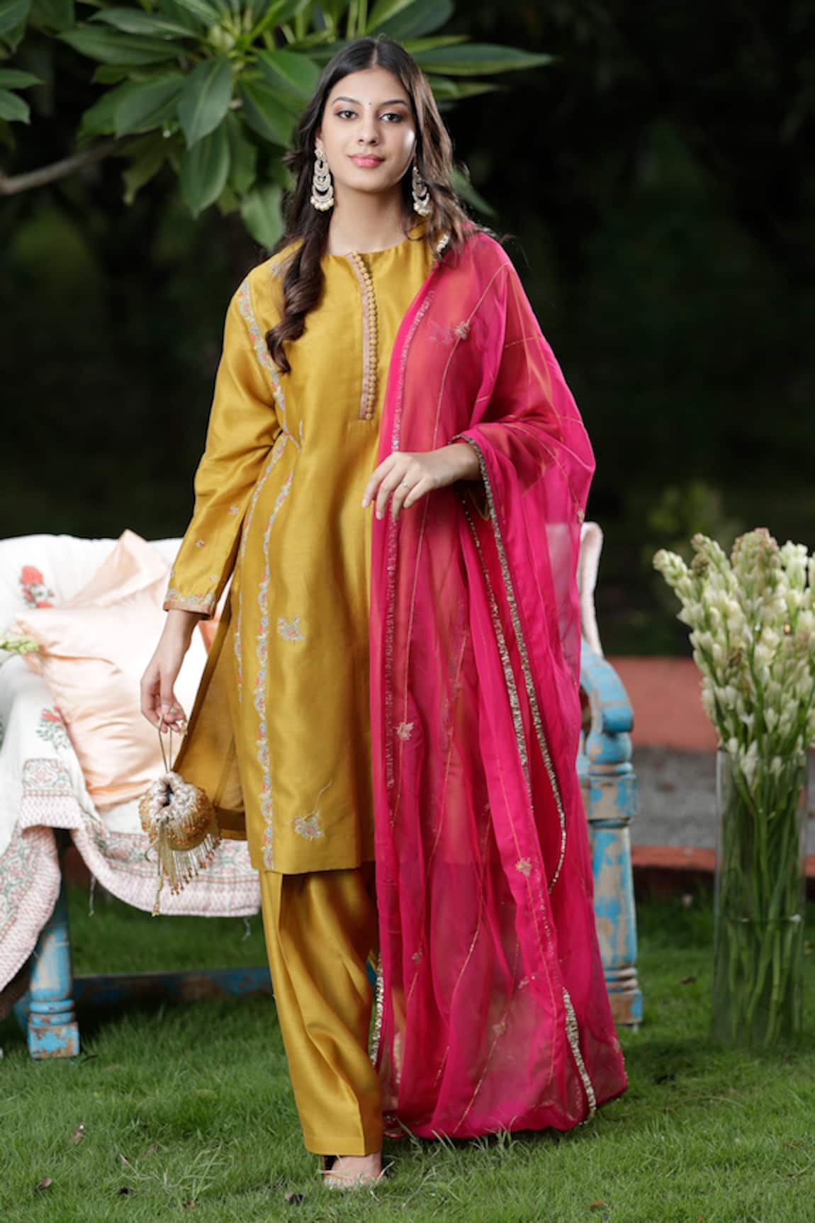 Sravanti Embroidered Straight Kurta Set