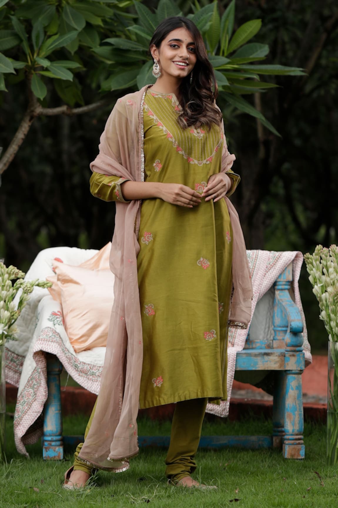 Sravanti Embroidered Kurta Set