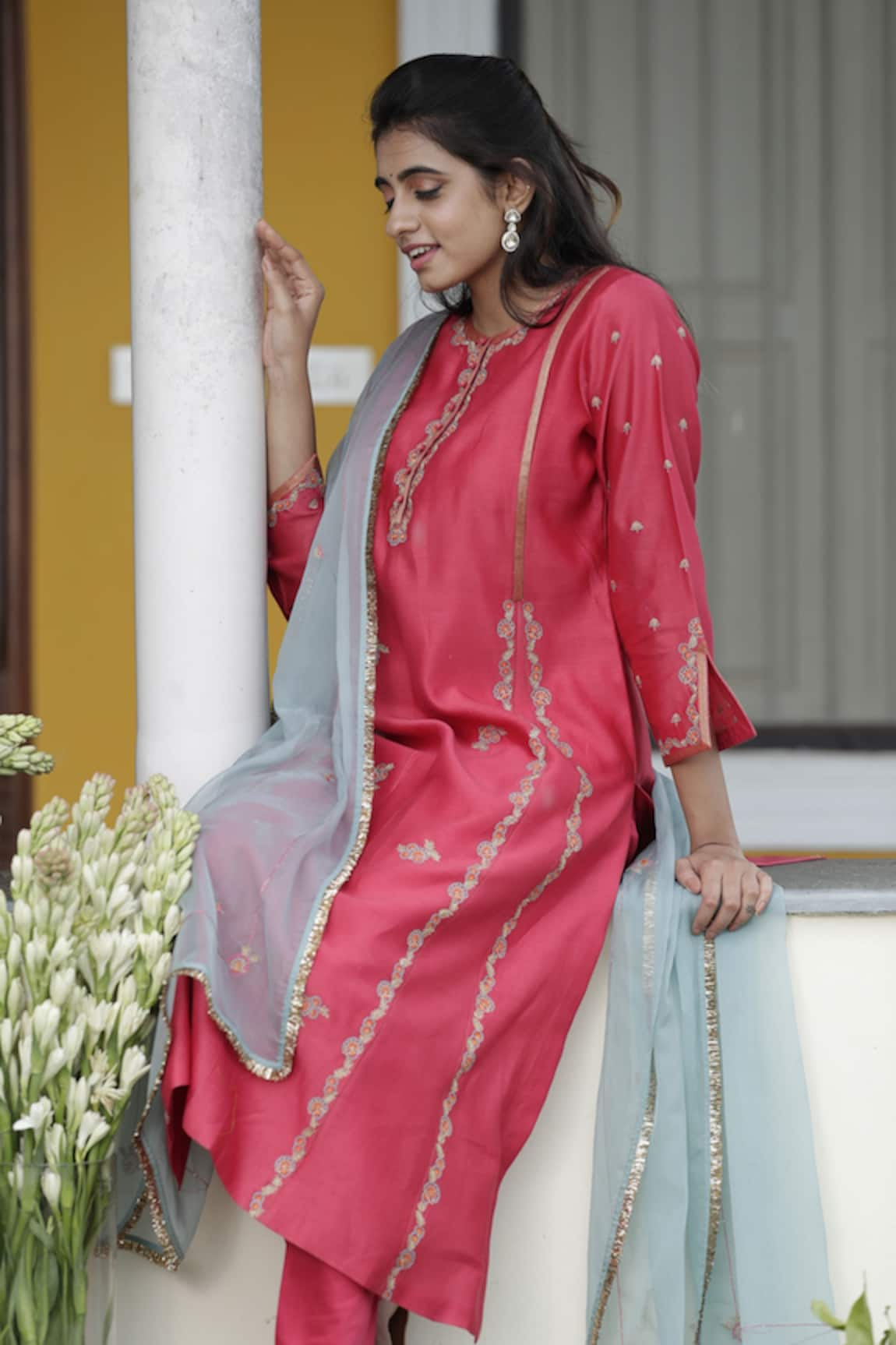 Sravanti Zardozi Embroidered Kurta Set