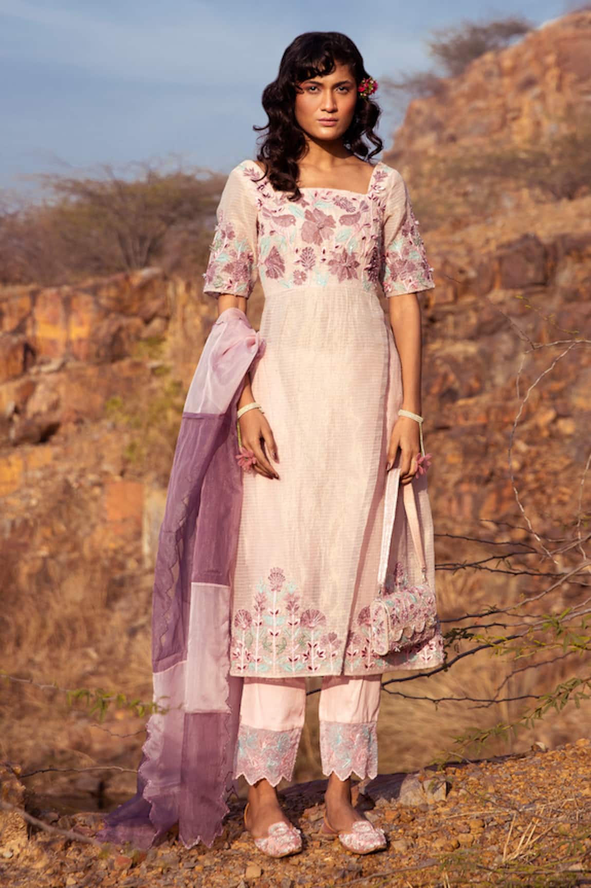 Show Shaa Embroidered Kurta Set