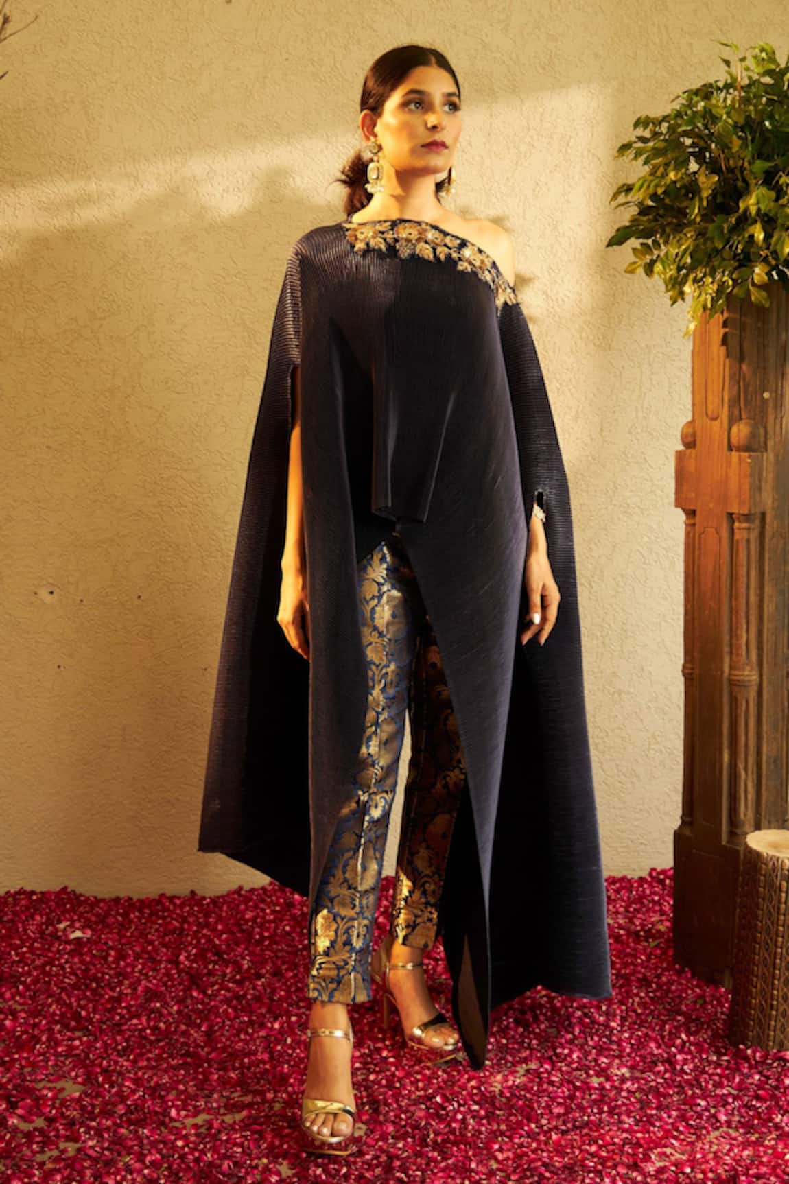Tasuvure Indies Pleated Cape & Brocade Pant Set