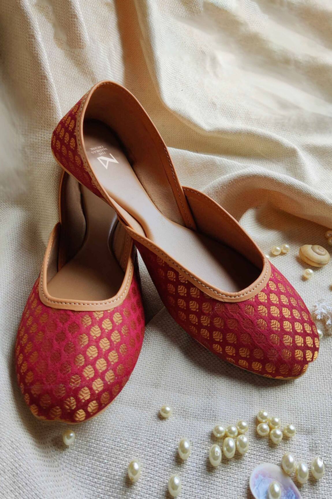 The Madras Trunk Woven Juttis