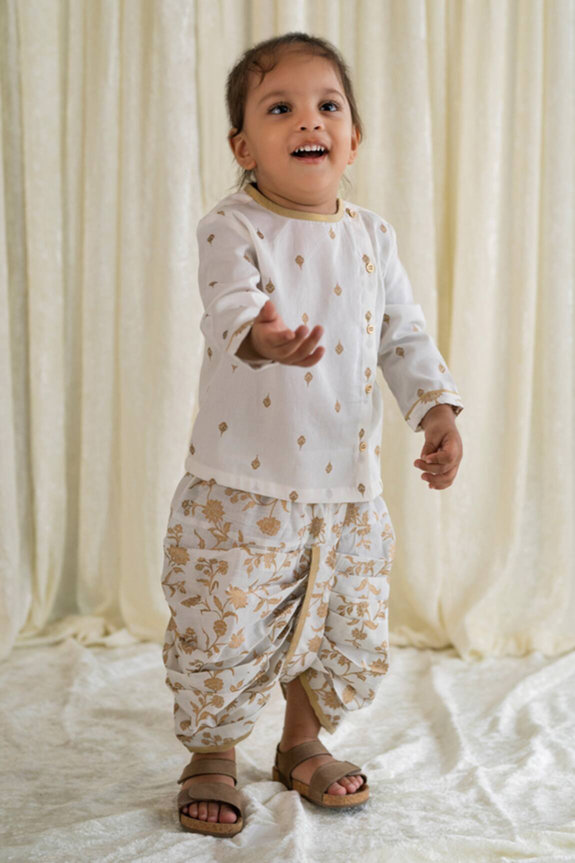 Tiber Taber Floral Embroidered Kurta Set 