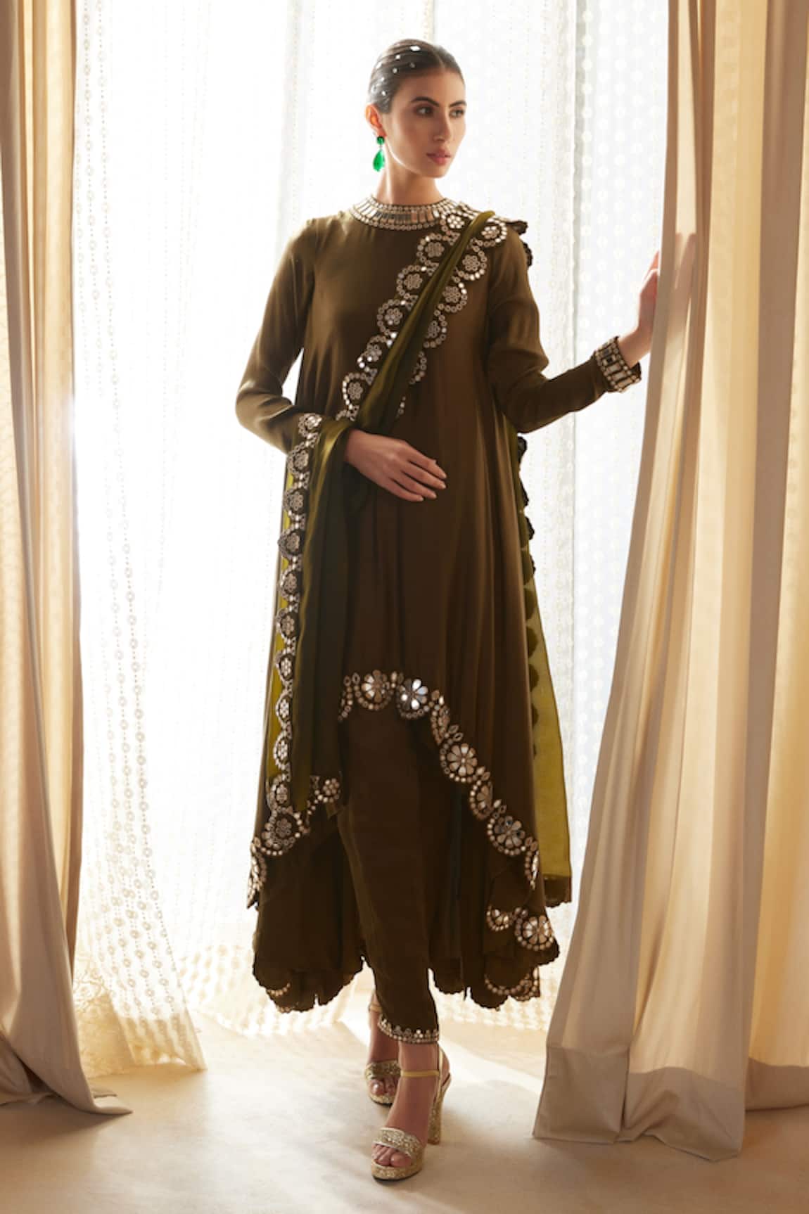 Vvani By Vani Vats Scalloped Hem Kurta Pant Set