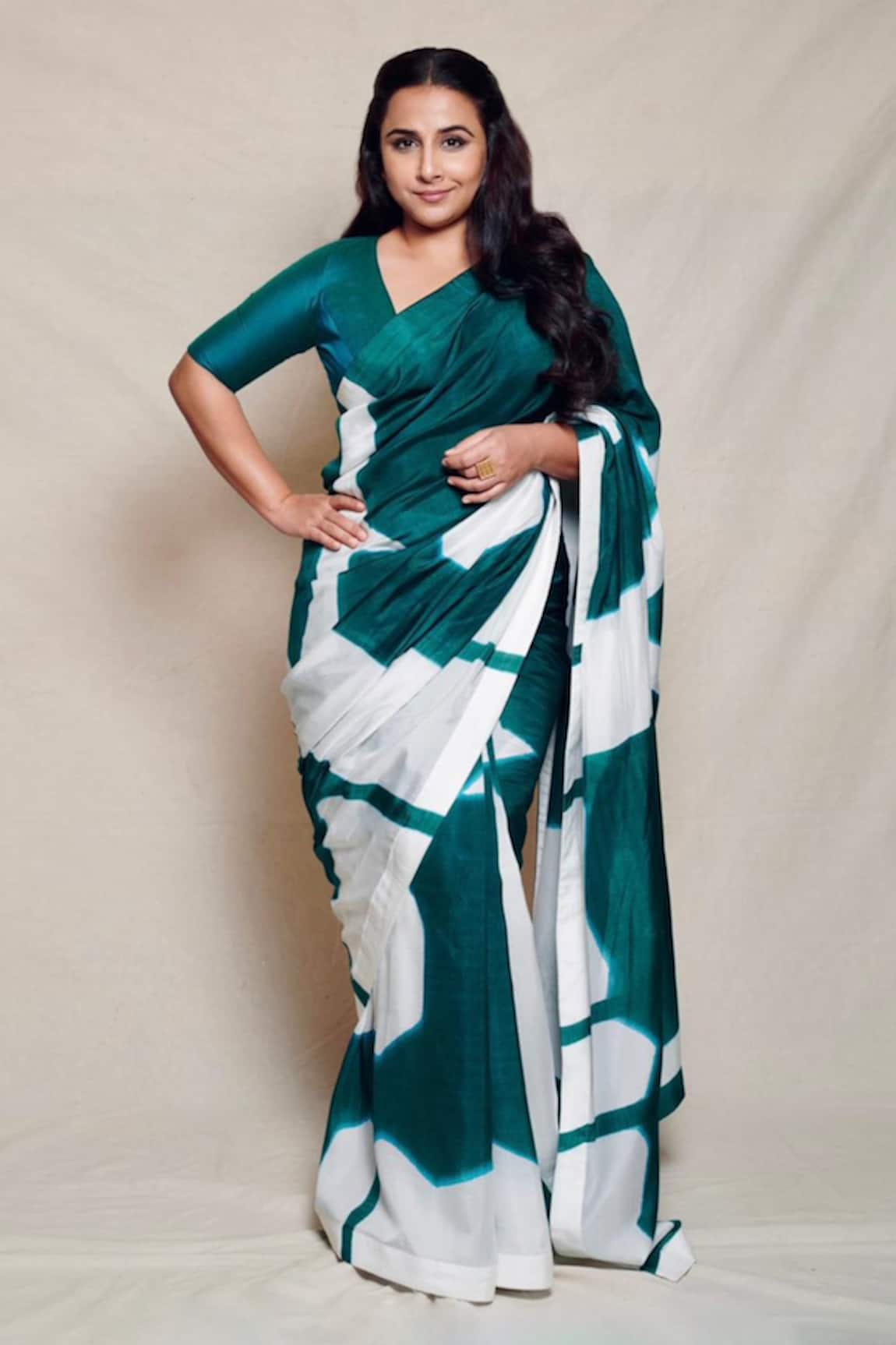 Vedika M Abstract Print Saree with Blouse 
