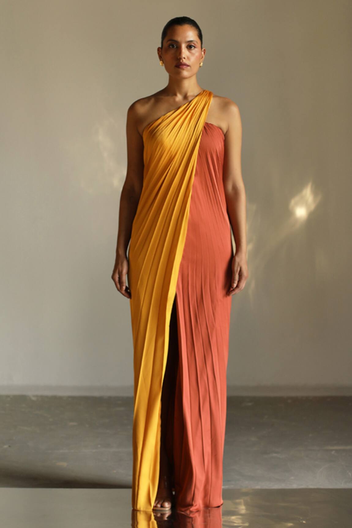 Zwaan One Shoulder Gown
