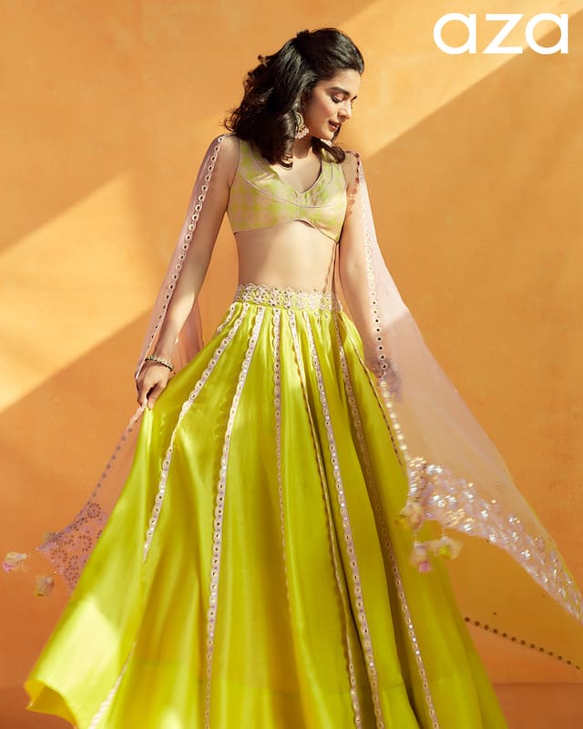 Mithila_Palkar_in_Green_lehenga_with_panelled_scallop_embroidery_cutwork_waistband