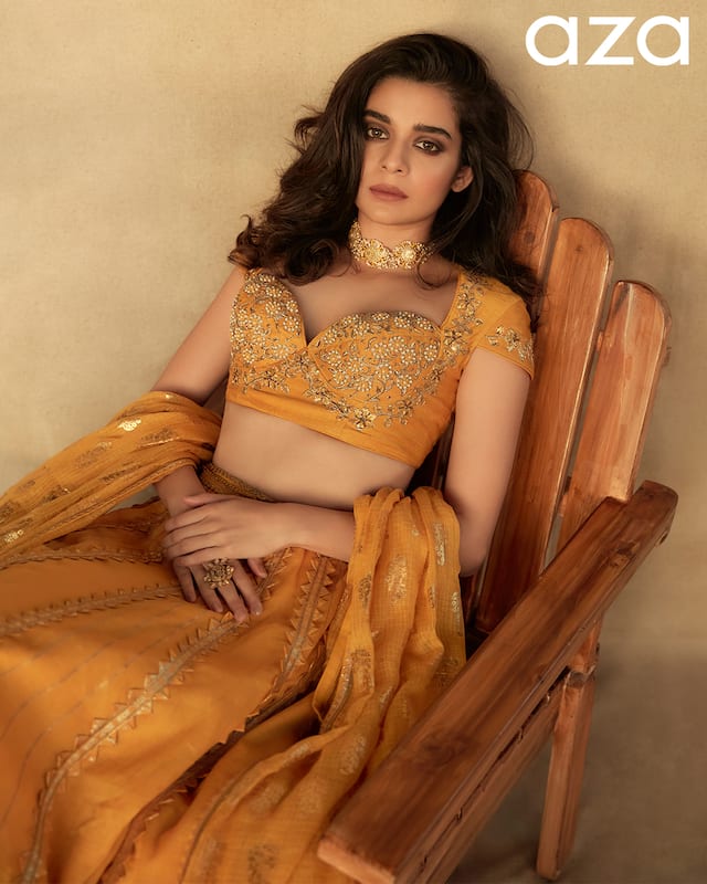Mithila_Palkar_in_Yellow_cotton_silk_blouse_hand_embroidered_with_antique_gold_dabka_details