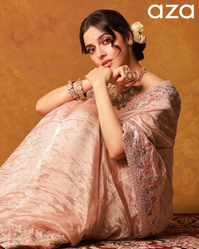 Divya_Khosla_Kumar_in_Osaa_by_Adarsh_Pink_Tissue_Organza_Floral_Embroidered_Border_Saree_With_Blouse