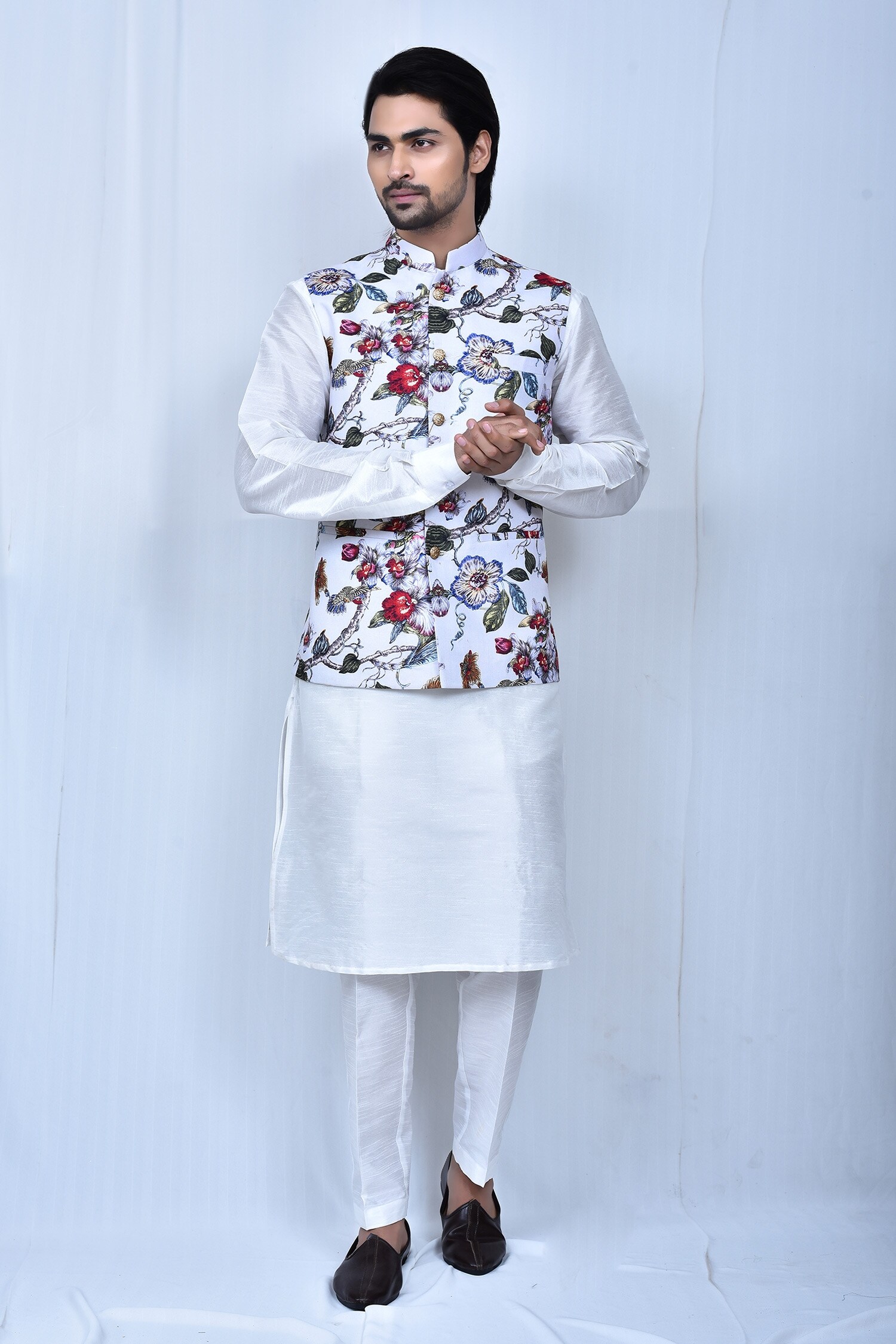 Nazaakat by Samara Singh White Cotton Silk Bundi