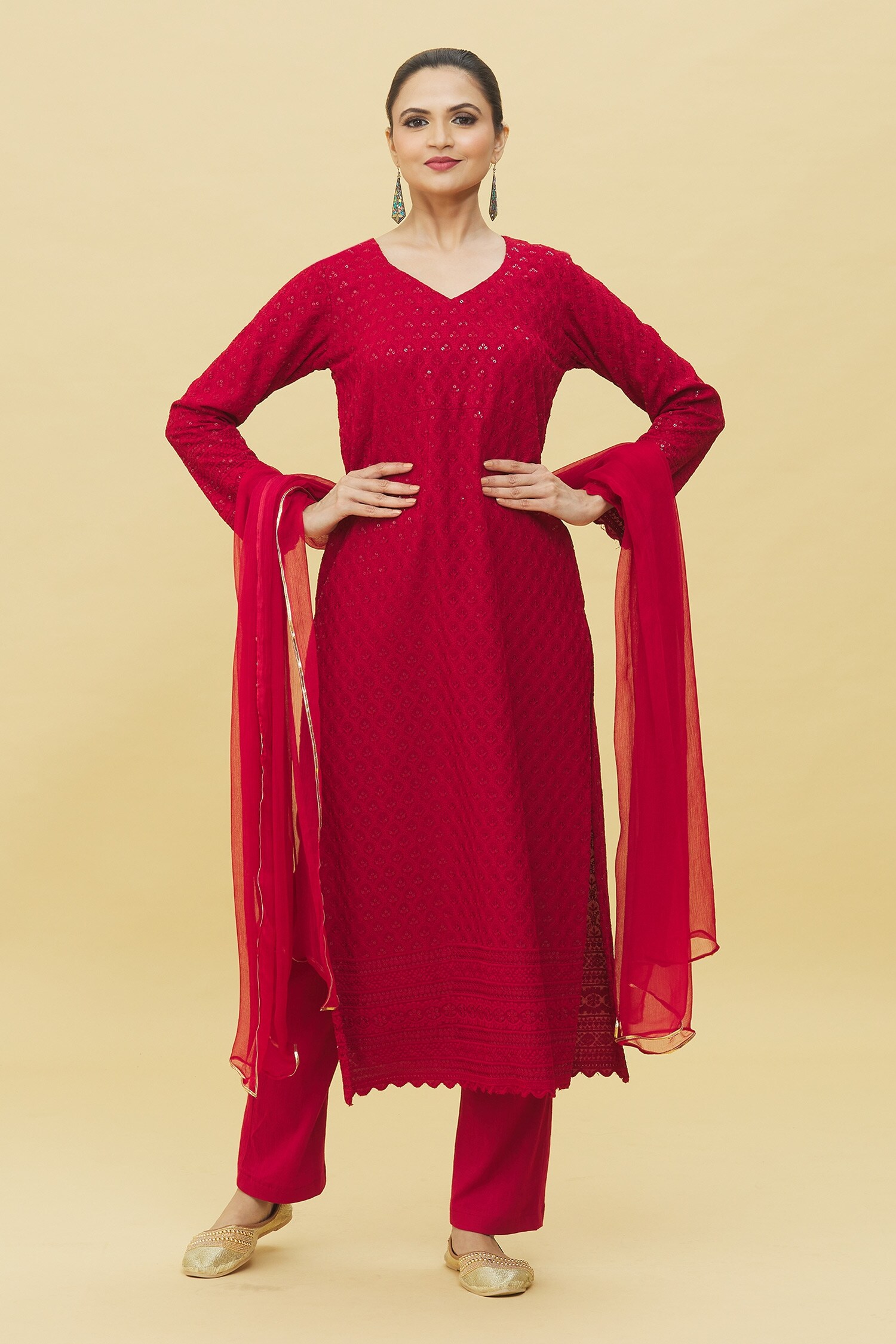 Buy Nazaakat by Samara Singh Chikankari Embroidered Kurta Pant Set