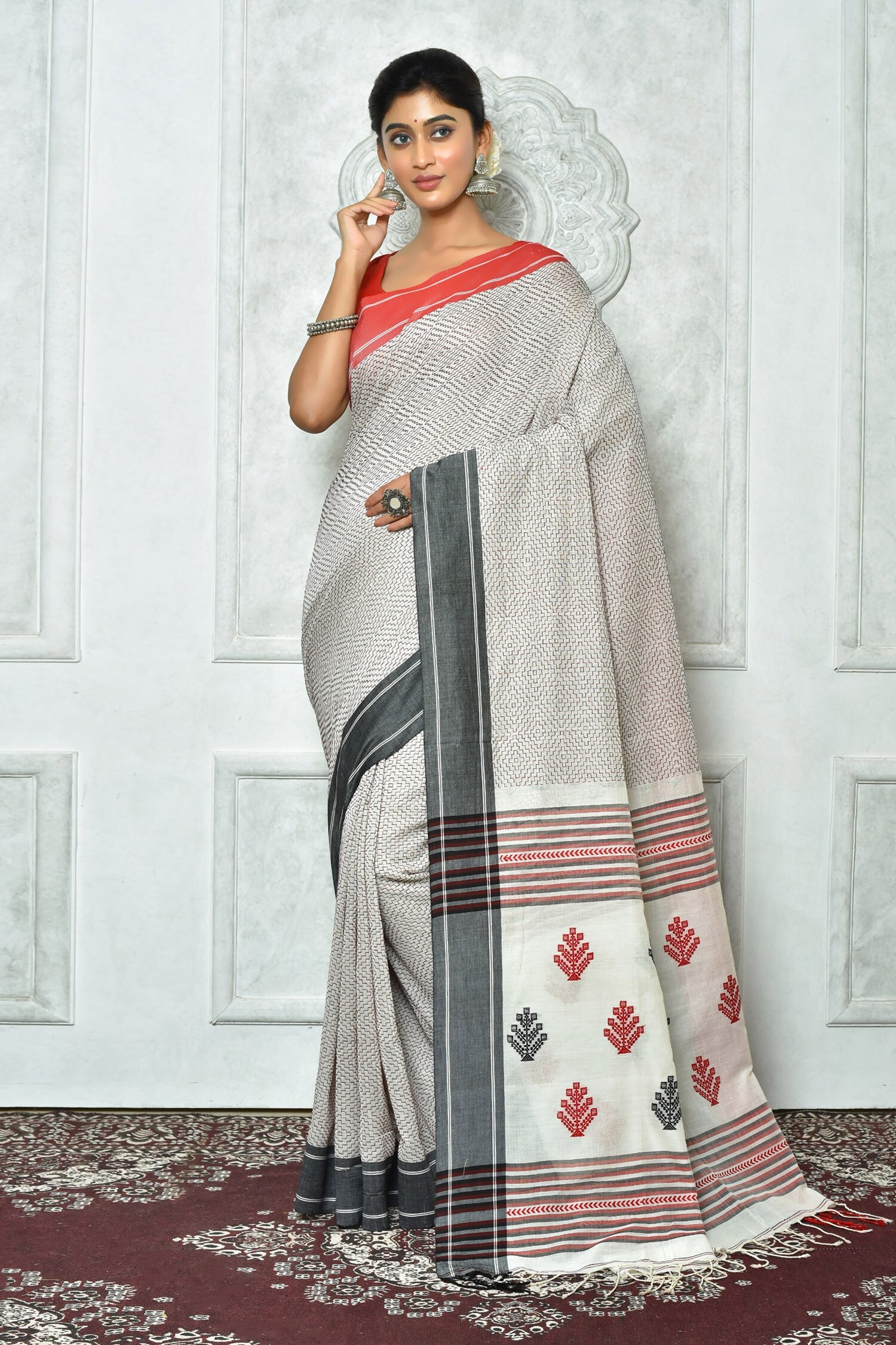 Samyukta Singhania Off White Pure Cotton Geometric And Striped Woven Saree