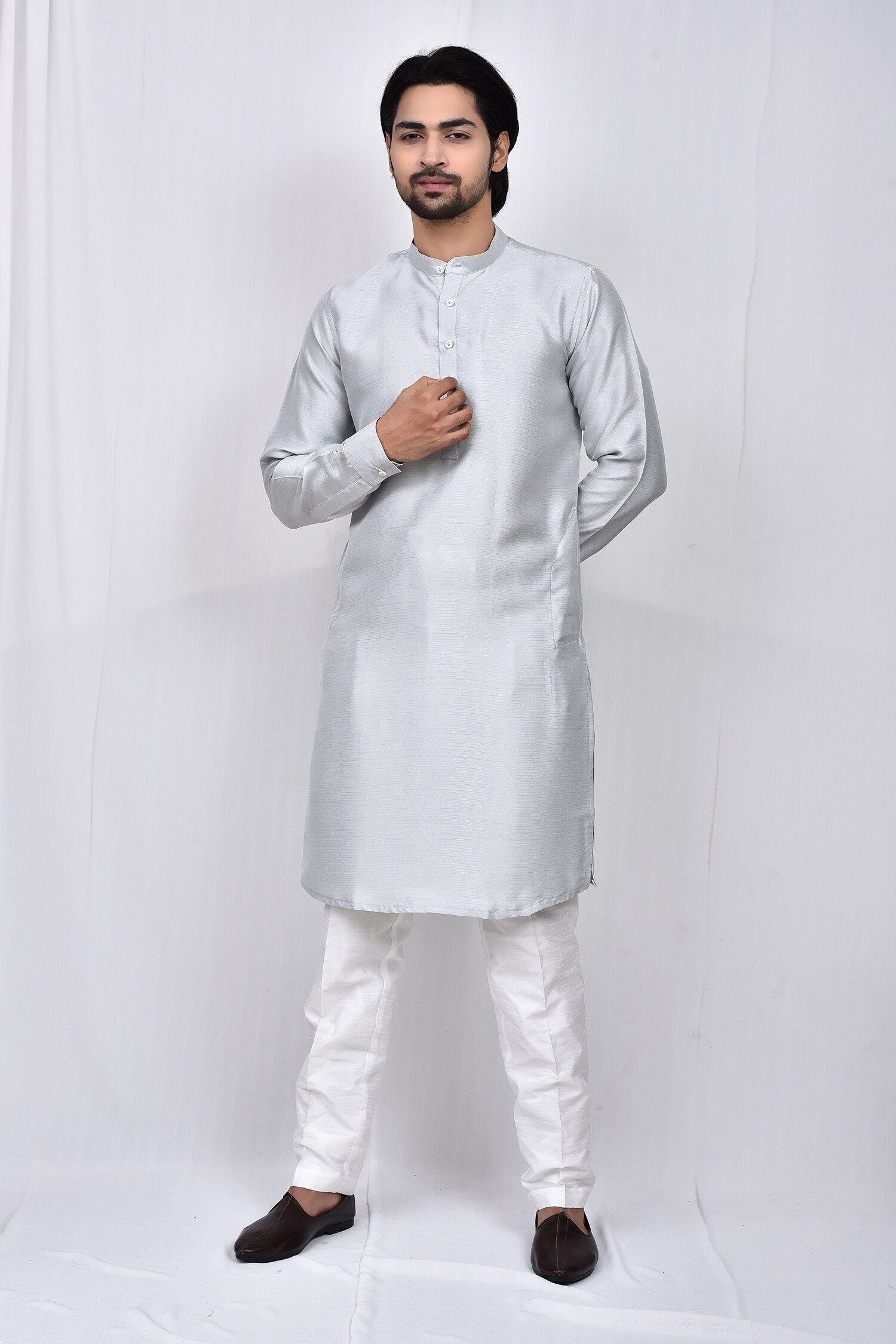 Buy Nazaakat by Samara Singh Grey Stand Collared Kurta And Pant Set