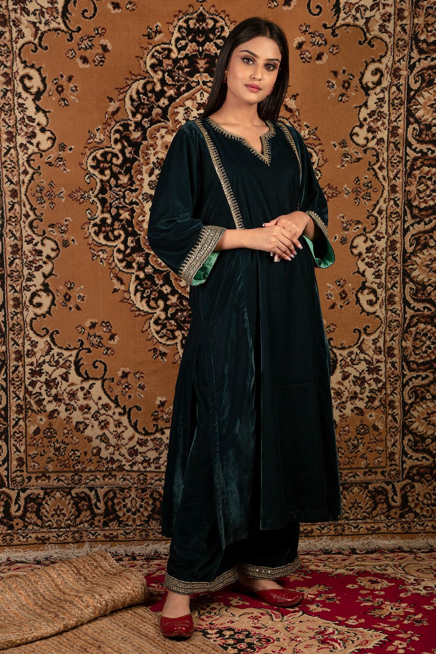 Priya Chaudhary Blue Silk Velvet Kurta And Pant Set
