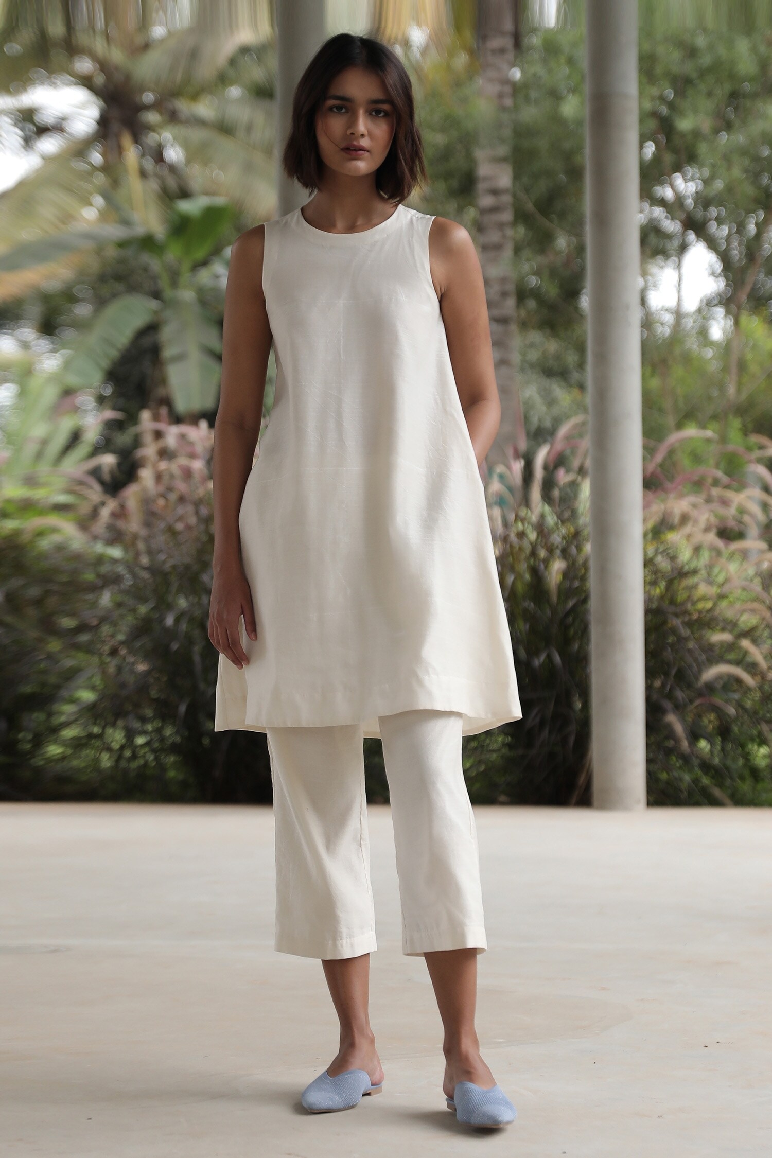 Buy The Summer House White Nailah Handwoven Chanderi Tunic And Pant Set ...