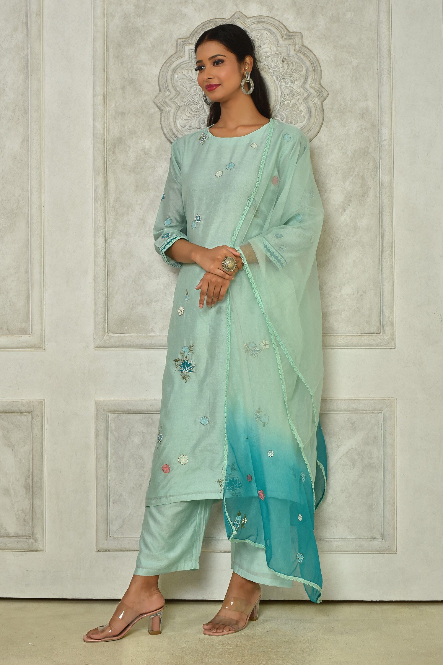 Buy Floral Applique Embroidered Kurta Set by Samyukta Singhania at Aza