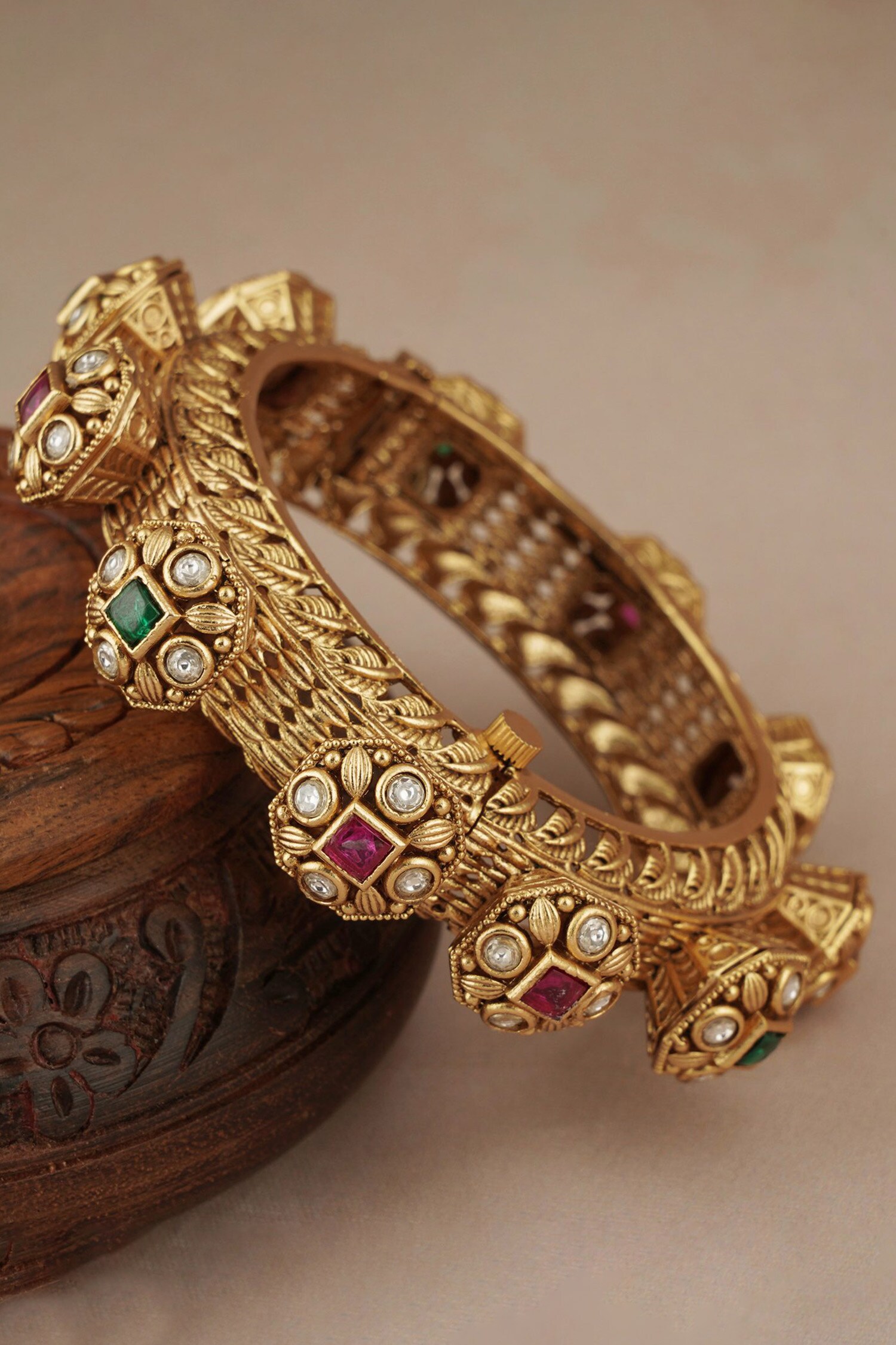 Smars Jewelry Stone Embellished Pacheli Kada