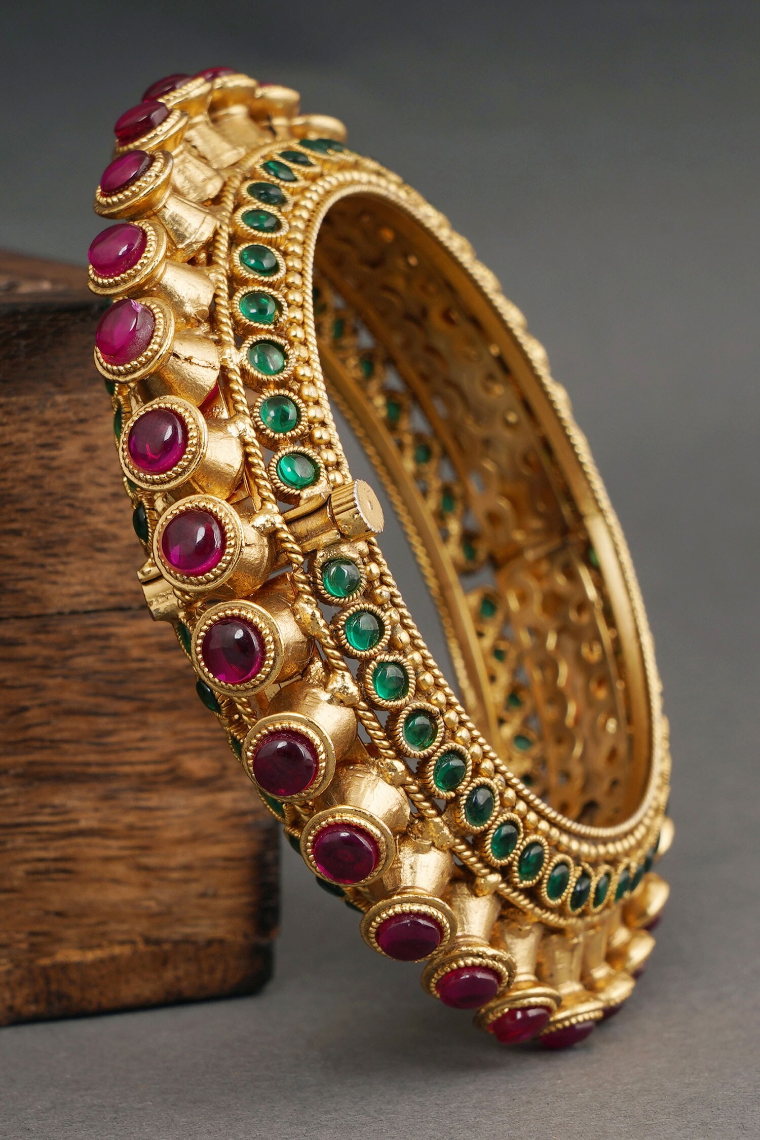 Smars Jewelry Stone Studded Kada
