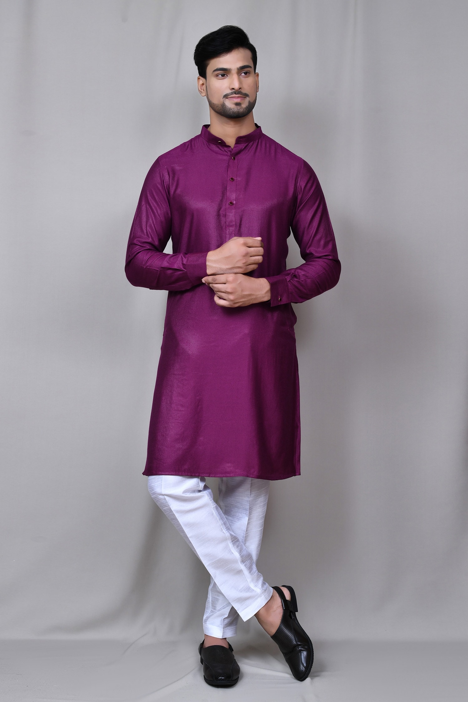 Samyukta Singhania Purple Kurta: Satin Silk Plain Mandarin Collar Set For Men