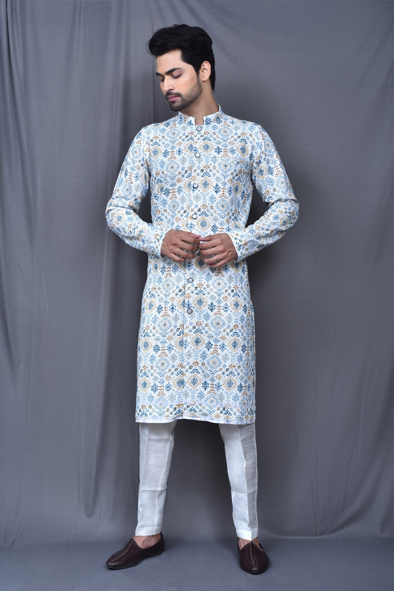 Adara Khan Blue Kurta: Cotton Embroidered Geometric Pattern And Pant Set For Men