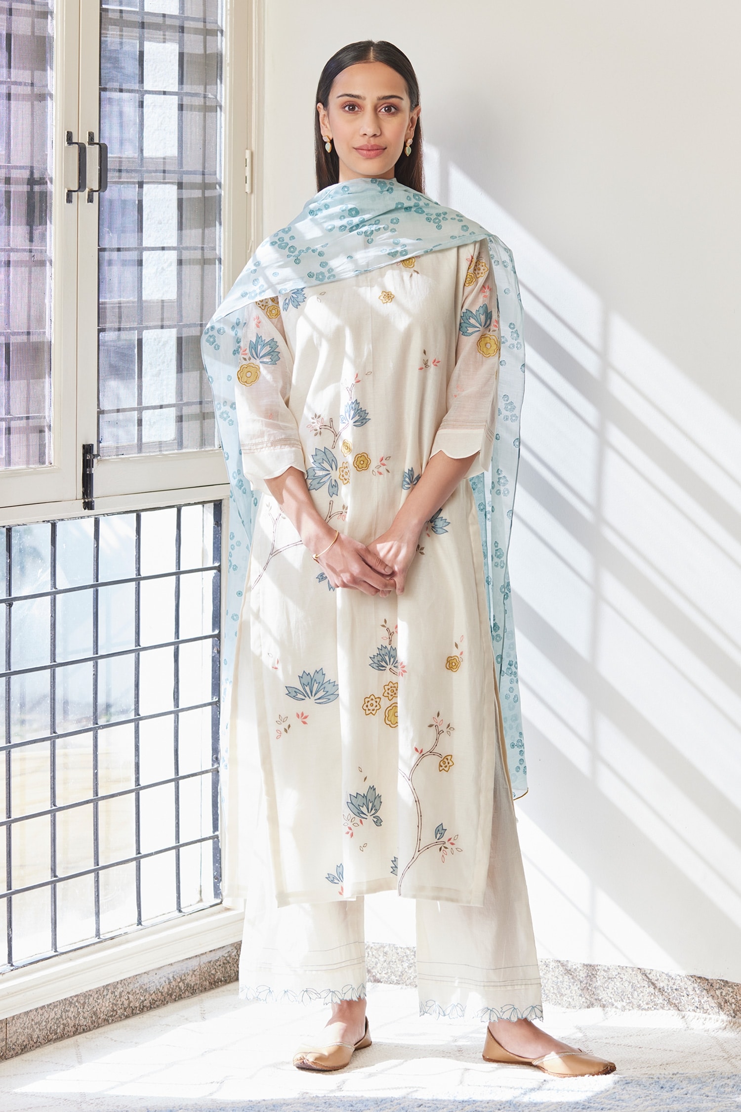 Buy Ivory Cotton Muslin Printed And Embroidered Thread Applique Kurta