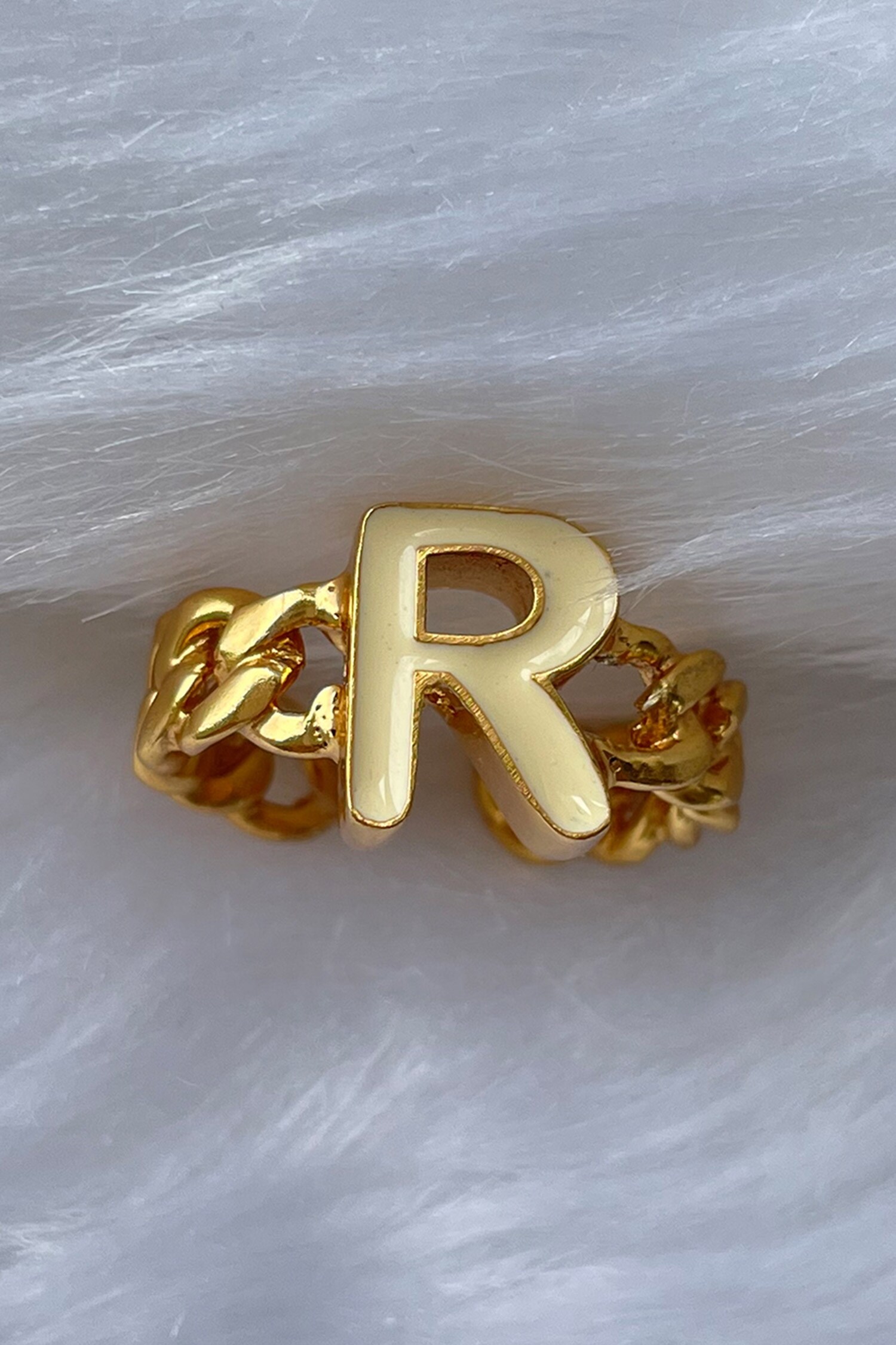 Gold Ring Gold Ring With R Symbol Religion Love Photo Background And  Picture For Free Download - Pngtree