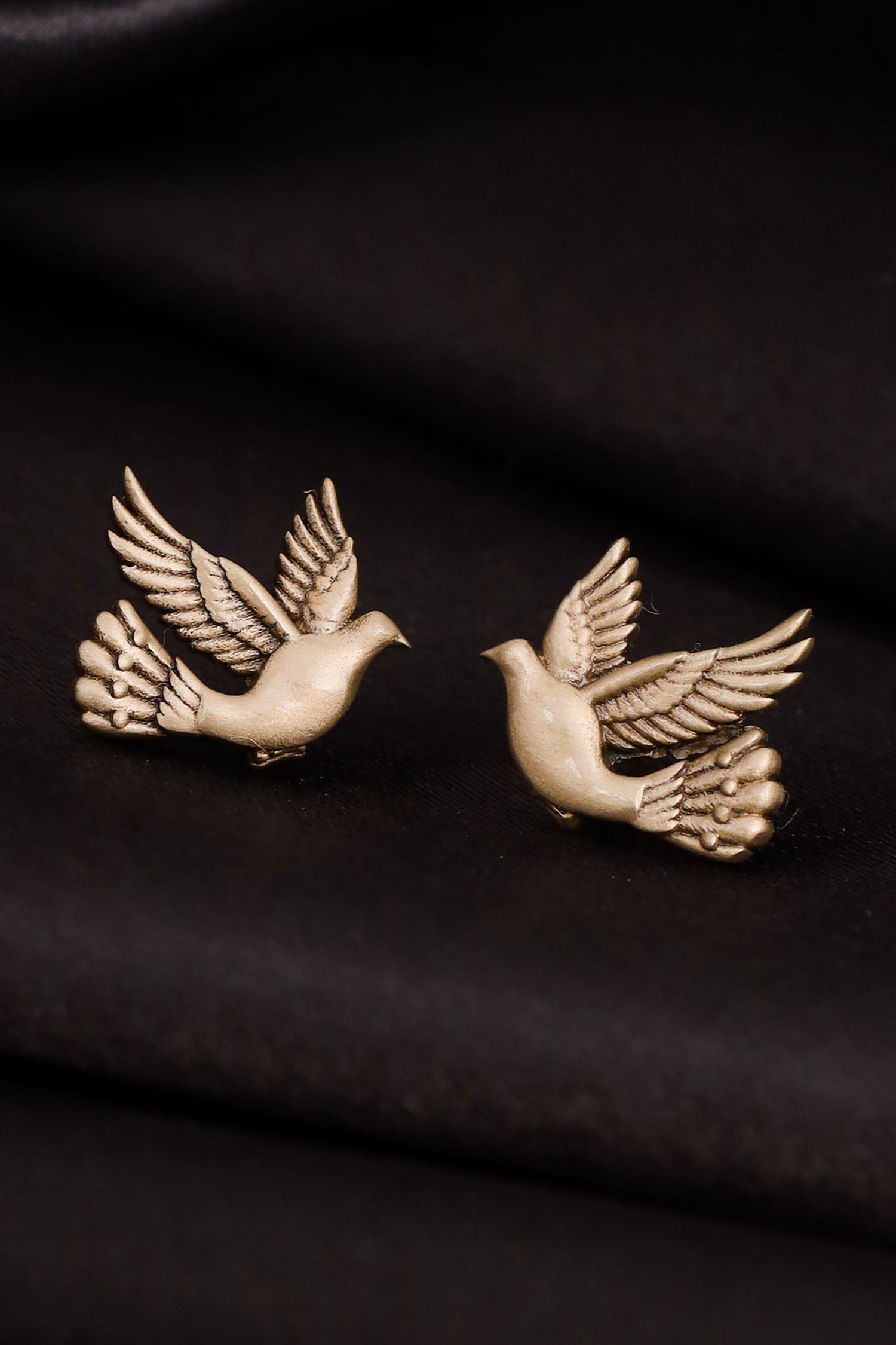 Cosa Nostraa Gold Flying Bird Collar Tips