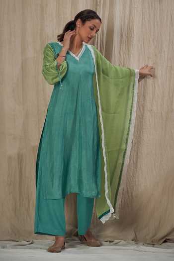 Off White Russian Silk Kurta Dupatta Set With Applique Zari Work main image 0