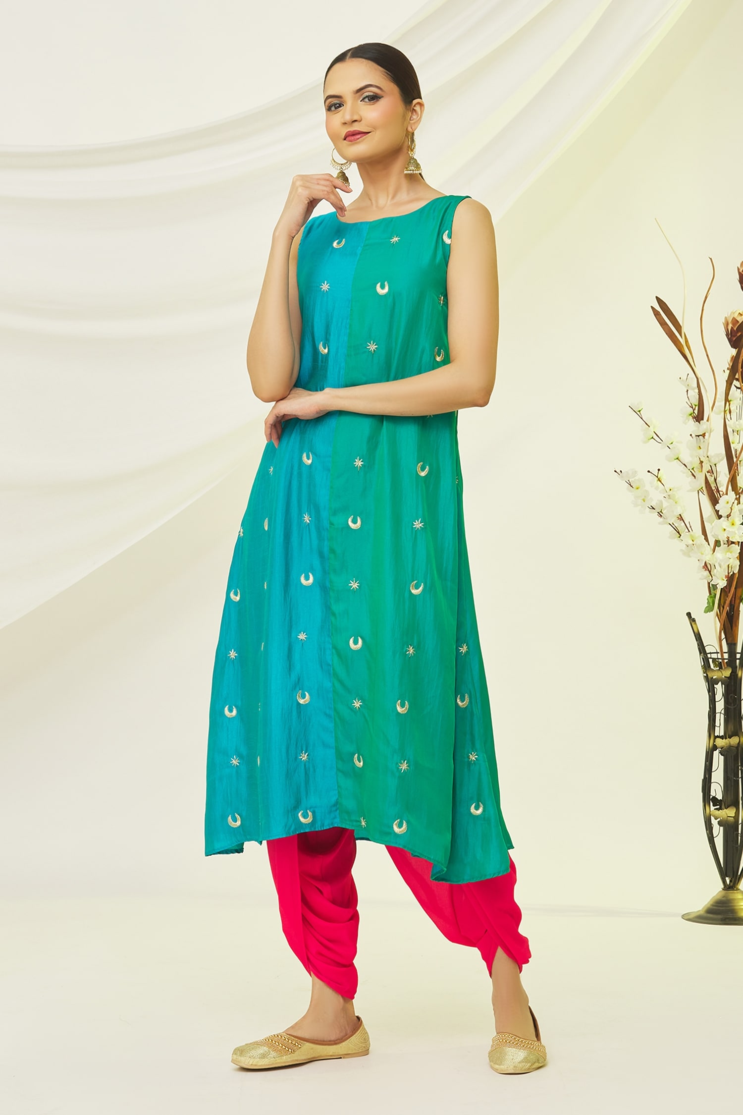Buy Green Art Silk Embroidered Thread Round Placement Kurta For Women by Naintara Bajaj Online