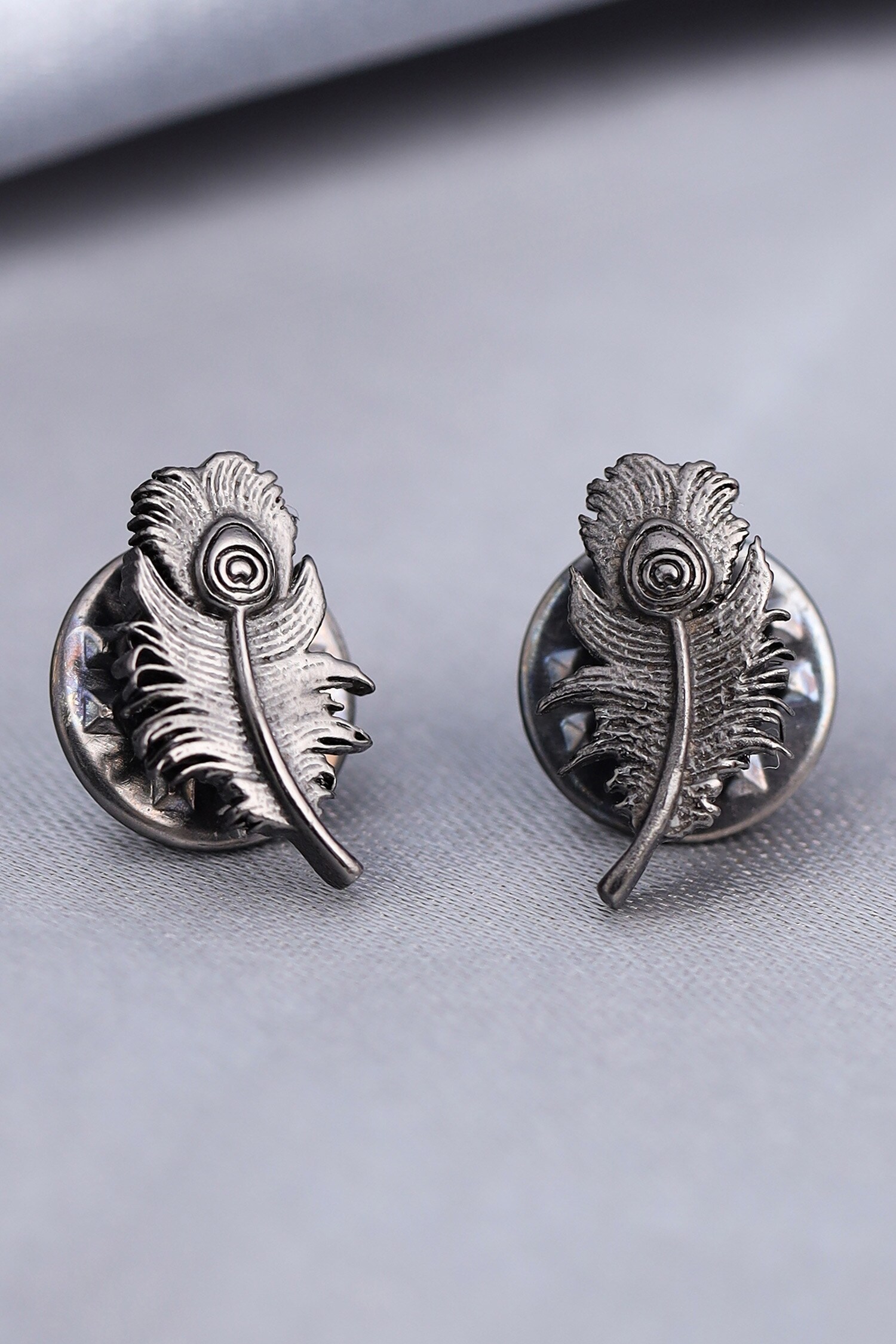 Cosa Nostraa Black Peacock Grace Brass Collar Tips