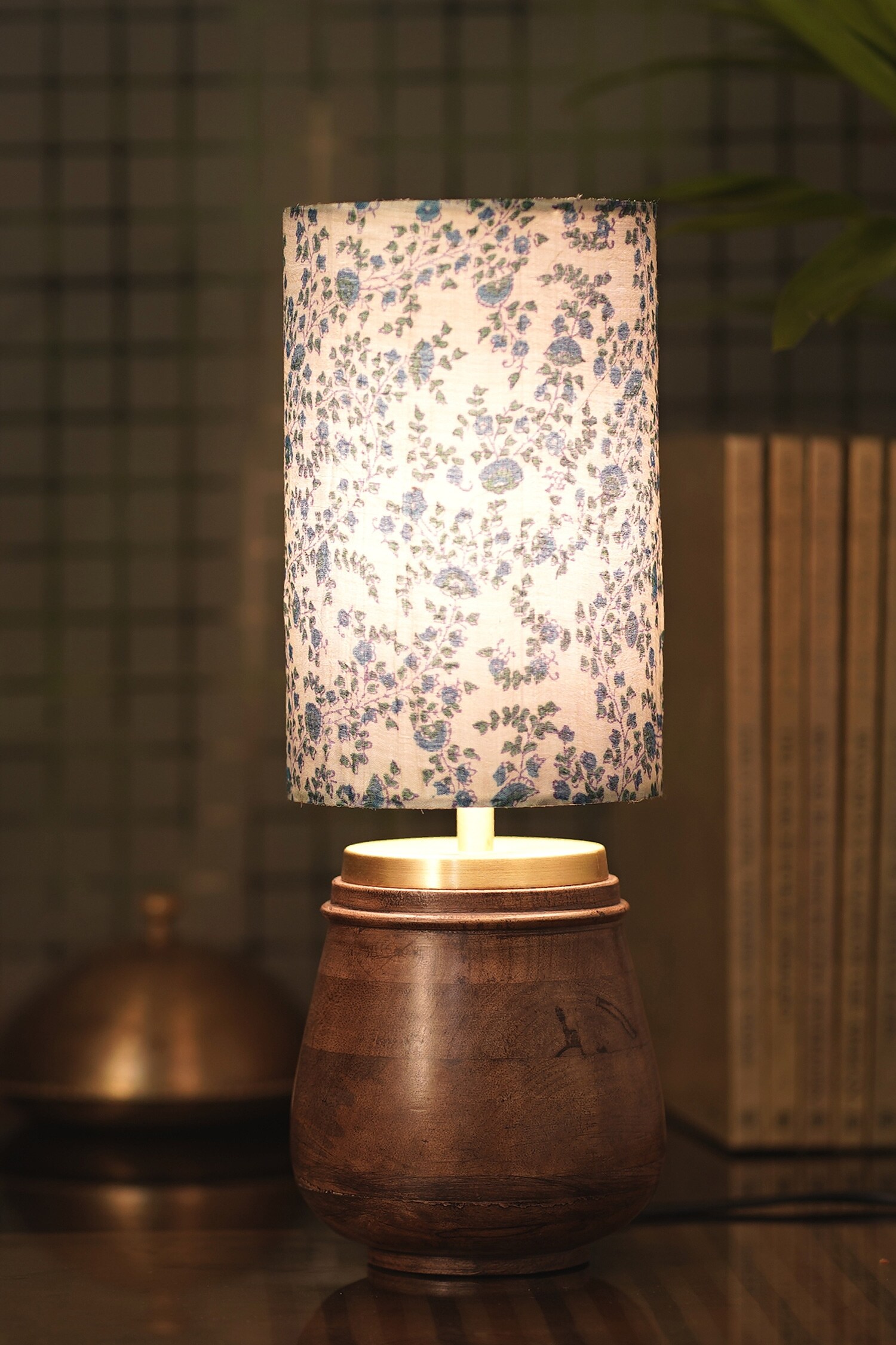 COURTYARD Ellora Neel Round Table Lamp