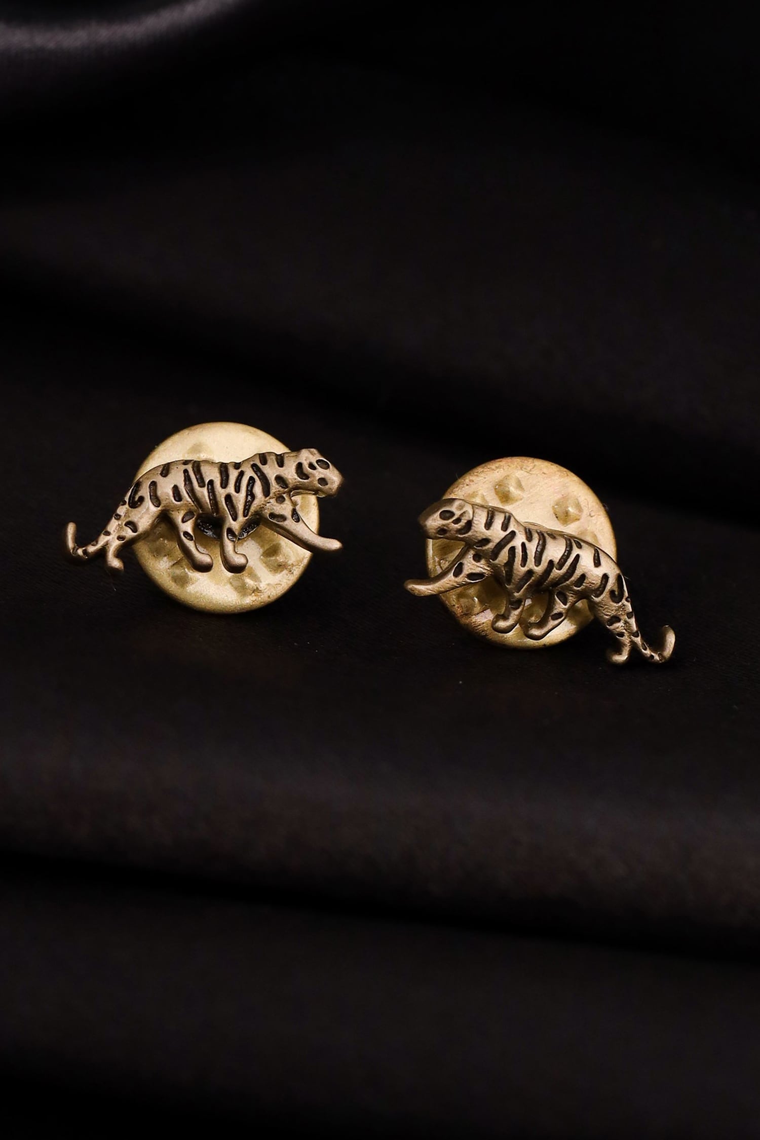 Cosa Nostraa Gold Calm Cheetah Brass Collar Tips
