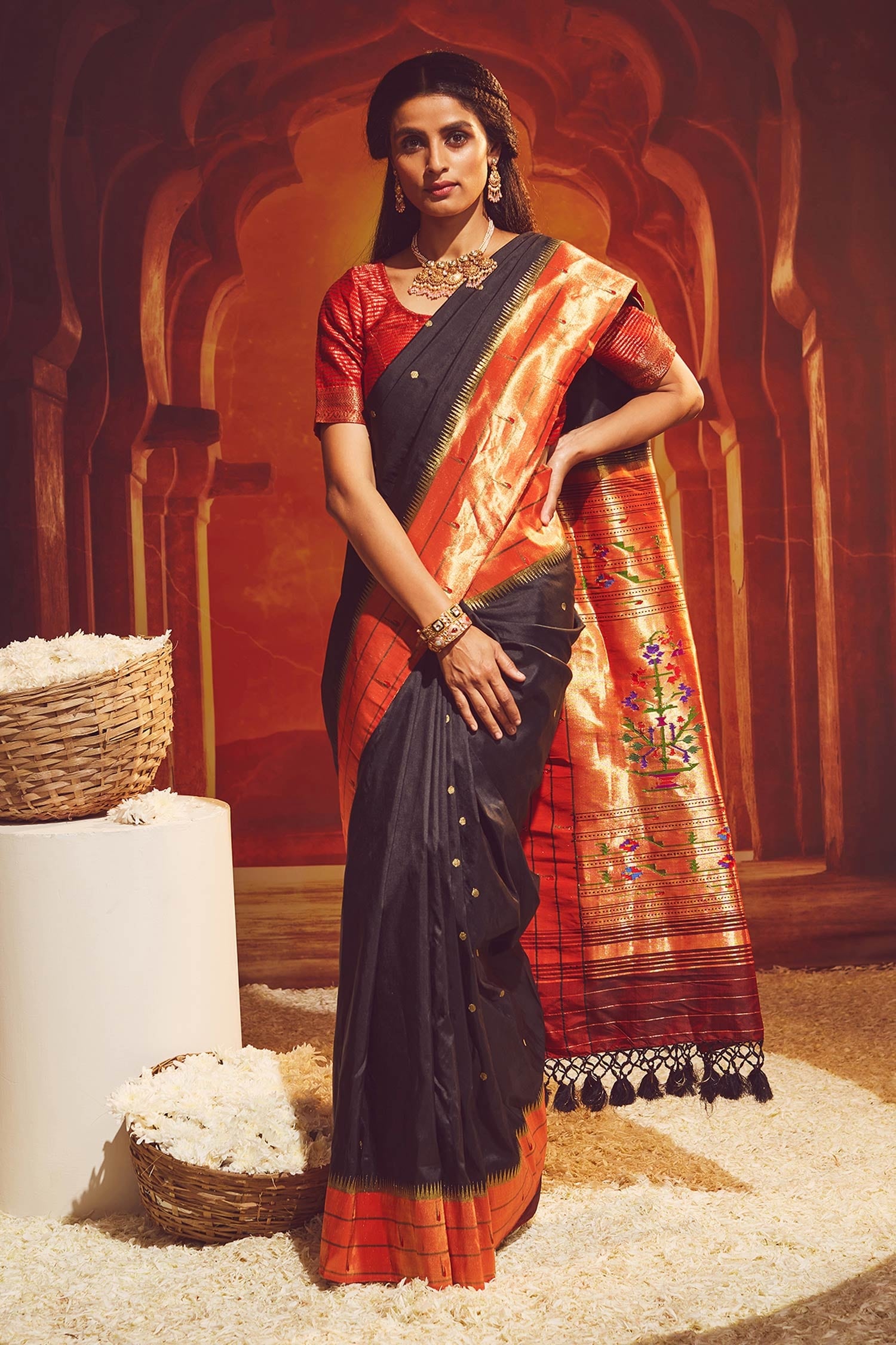 Buy Black Paithani Silk Handwoven Floral Patterns Muniya Saree For ...