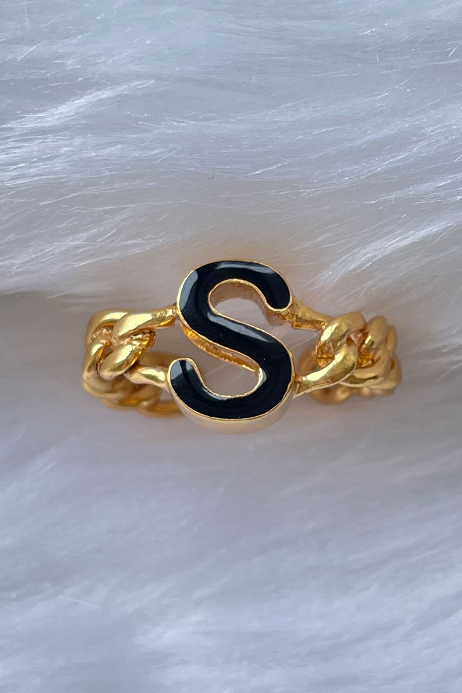 Amazon.com: LA BLINGZ Sparkle-Cut Letter Initial Script Ring In 10K Yellow  Gold (Letter S, Size 10.5): Clothing, Shoes & Jewelry