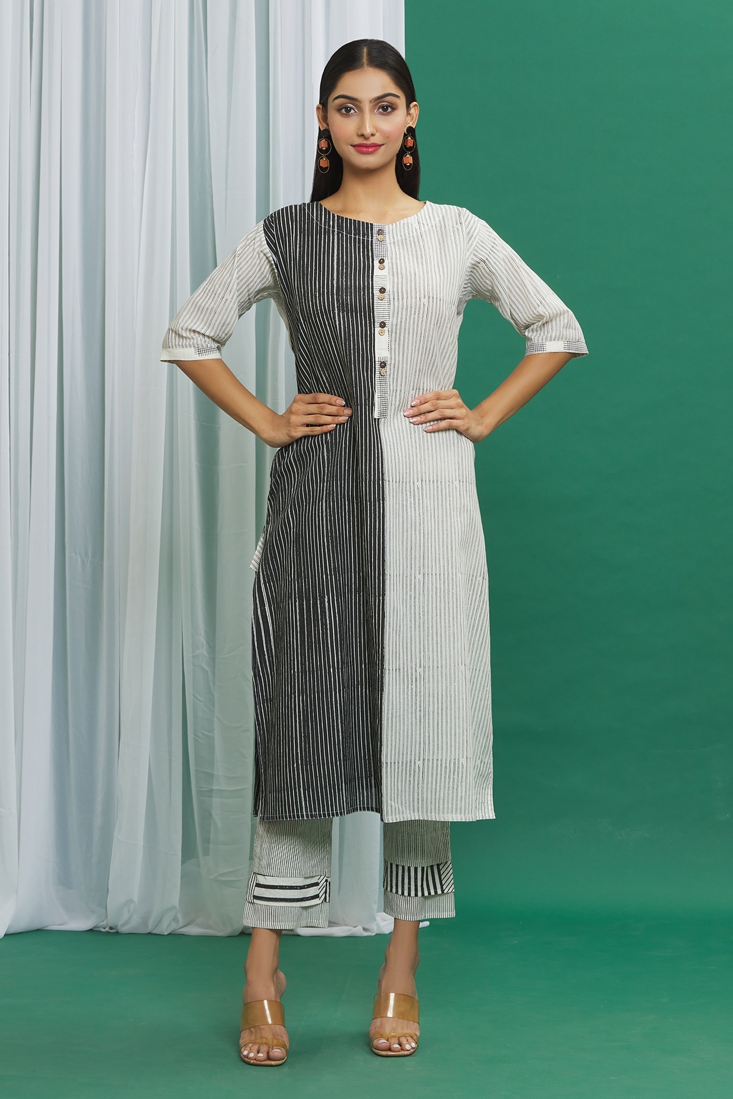 Silkwaves White Cotton Printed Stripe Round Half Sleeve Kurta And Pant Set For Women