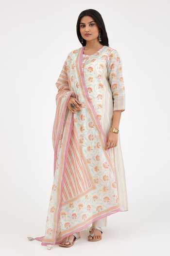 Crimson rose three-tiered kurta set with quilted yoke and all-over Pink & Green floral hand block print. main image 0