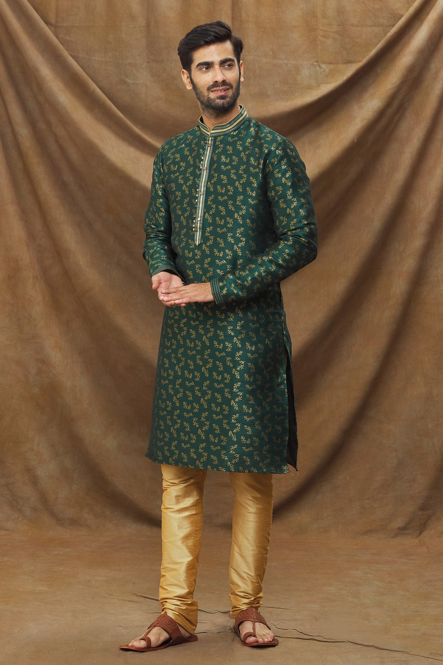 Samyukta Singhania Green Kurta: Jacquard Banarasi Silk Floral Metallic Pattern Set For Men