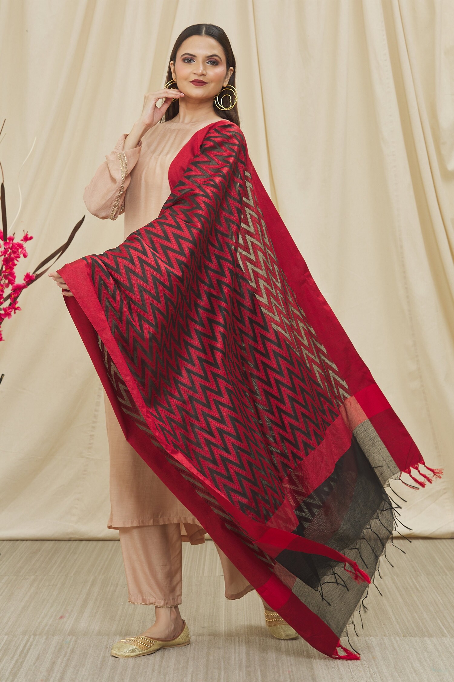 Buy Khwaab by Sanjana Lakhani Black Cotton Silk Chevron Woven Dupatta ...