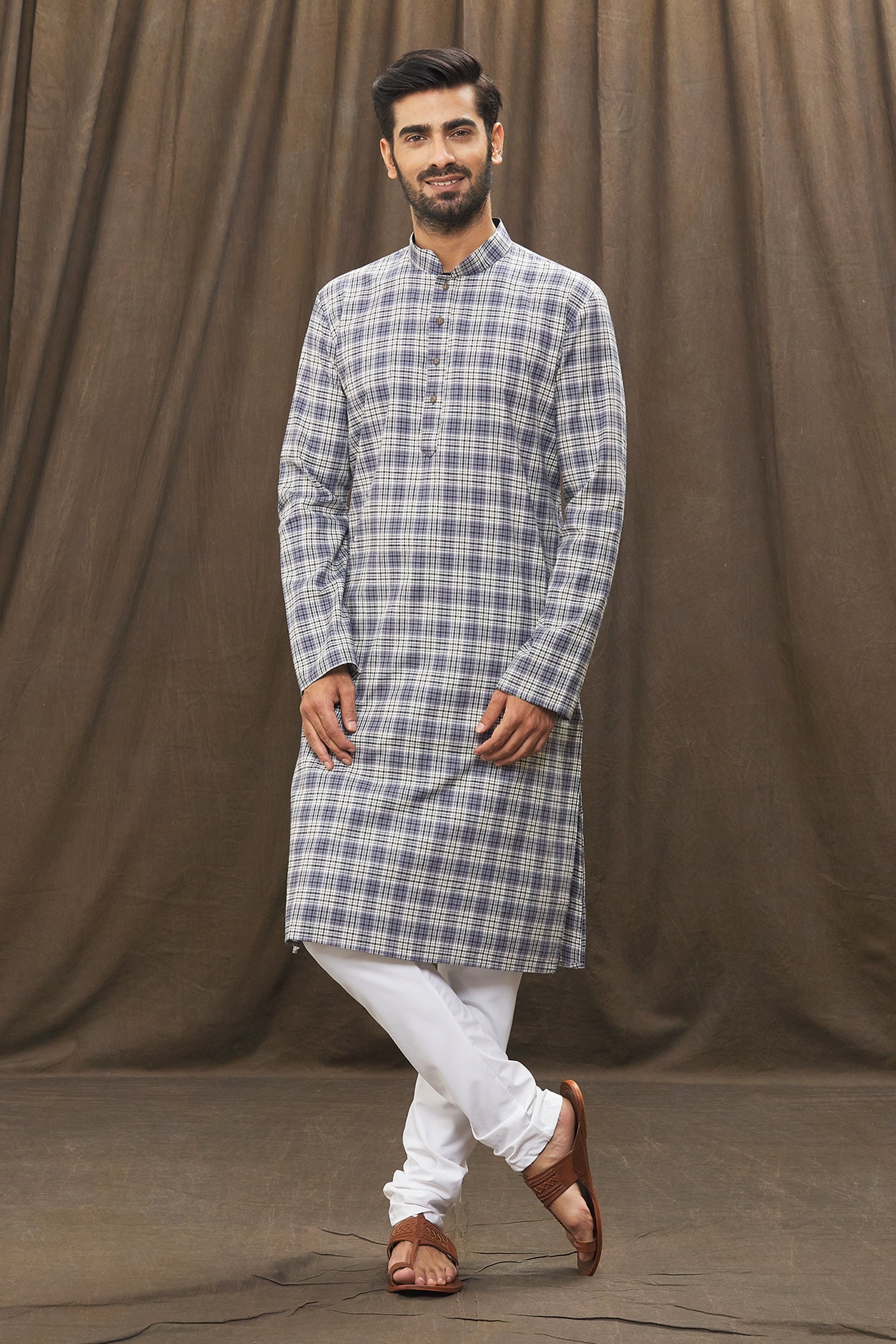 Samyukta Singhania - Grey Kurta 100% Cotton Checkered Pattern And White  Churidar Set For Men