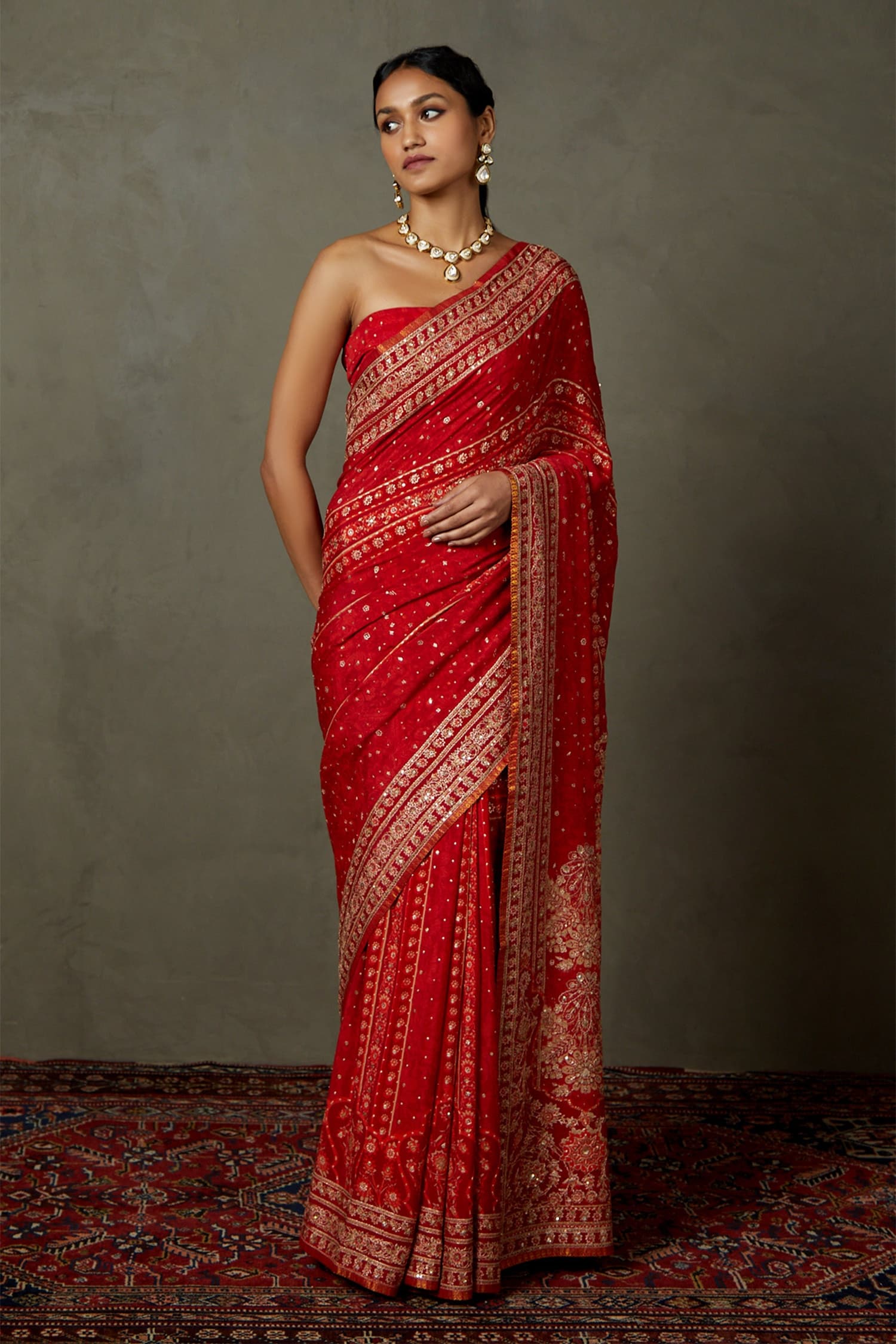 Ariyana Couture Embroidered Saree With Blouse | Red, Thread, Saree, V Neck,  Sleeveless | Blouses for women, Red saree, Aza fashion