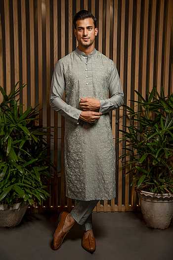 Men’s Silk Blend Embroidered Kurta