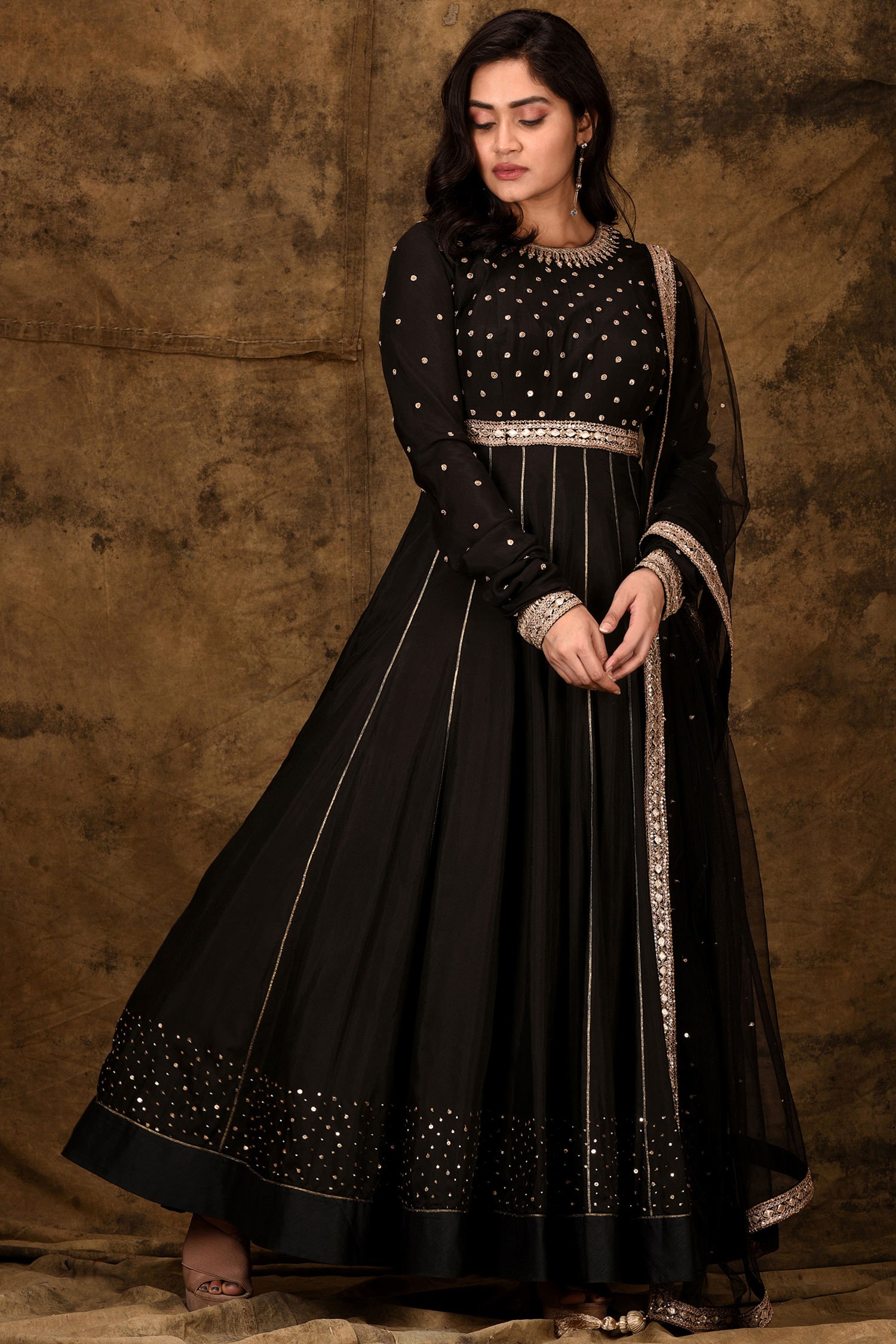 Buy Black Muslin Round Embroidered Anarkali Set For Women by Ariyana ...